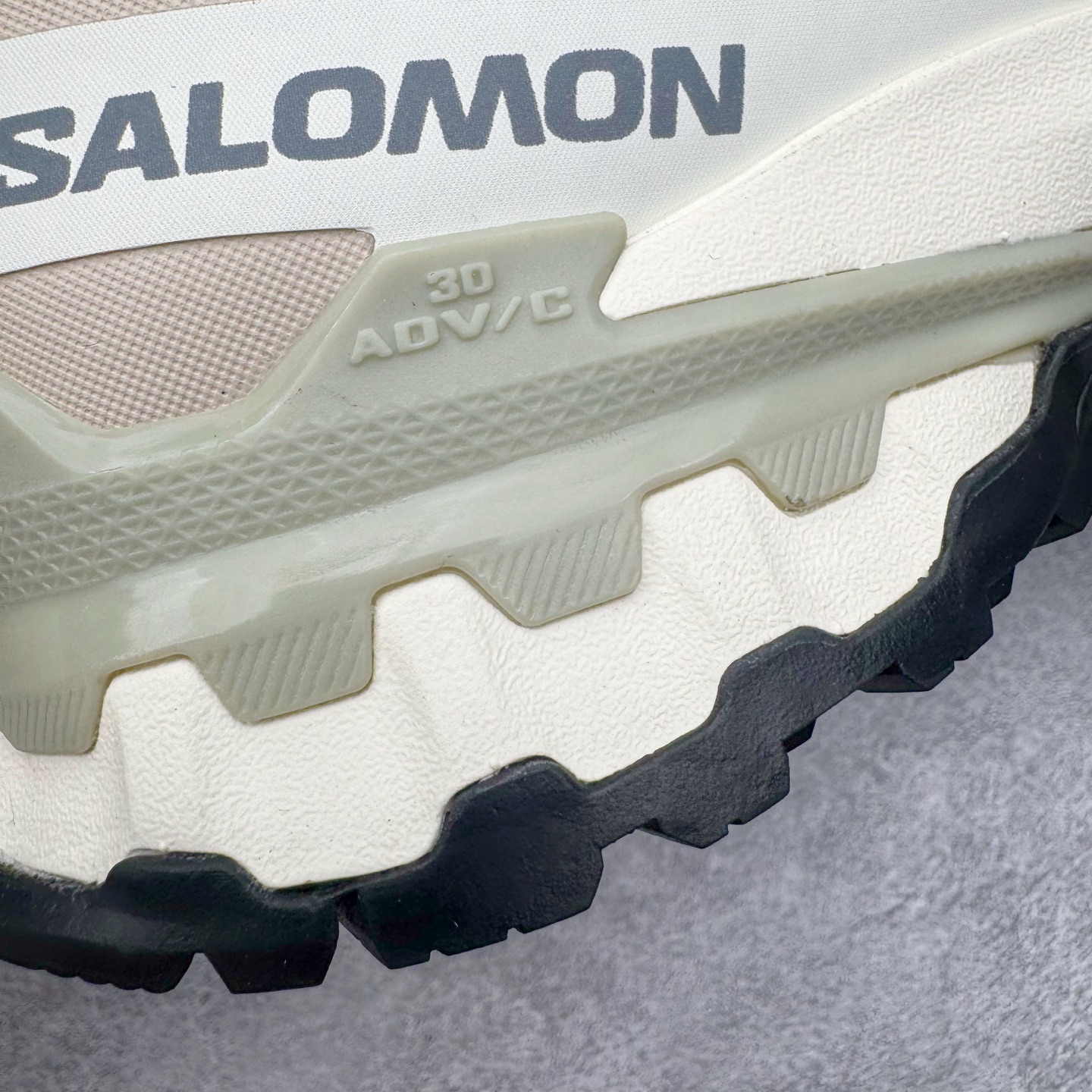 图片[19]-＃原底面 SALOMON XA PRO 3D XA PRO 3D 萨洛蒙舒适百搭舒适百搭减震耐磨透气低帮休闲越野跑步鞋 原厂底面配置 零售平台特供订单 全套原纸板楦头开发 原厂特供网布配套加持 确保原汁原味 完美呈现版型 原档数据独家私模五层组合大底 原装Ortholite轻量化鞋垫 中底布带钢印编号 原厂TPU锁扣 进口港宝加持 后跟自然饱满 还原公司包裹性 鞋面采用SENSIFT贴合技术 全方位贴合包裹脚型 鞋跟部鞋底牵引设计 提供强大的抓地性能 更适应野外崎岖不平的道路 其3D ADVANCED CHASSIS底盘 材料轻量大化 钉齿设计更具稳定性 防护性 鞋底易磨损区运用CONTAGRIP高耐磨材料 应对城市硬质路面长距离跑考验 尺码：36 36.5 37.5 38 38.5 39 40 40.5 41 42 42.5 43 44 44.5 45-选品中心