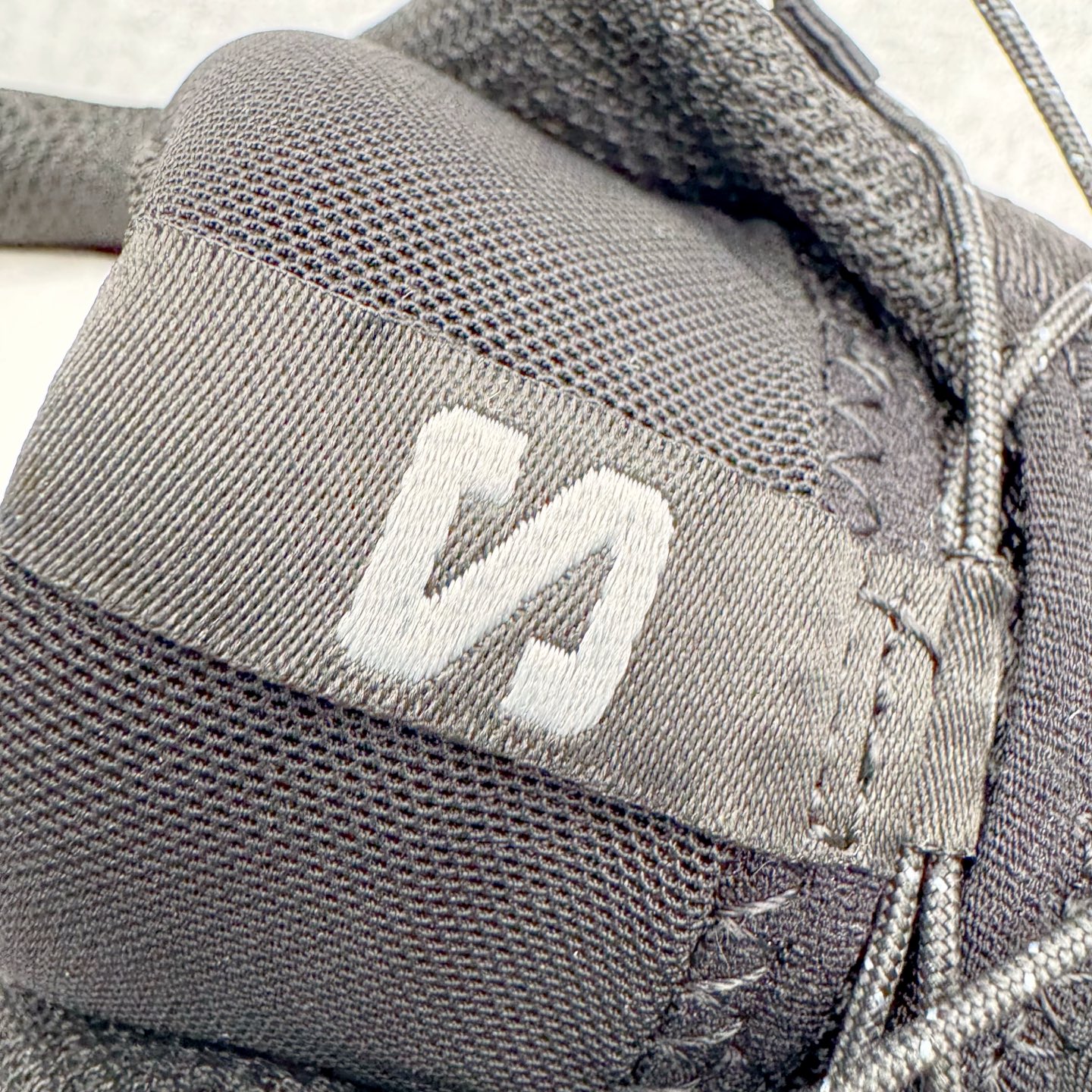 图片[14]-＃原底面 SALOMON XA PRO 3D XA PRO 3D 萨洛蒙舒适百搭舒适百搭减震耐磨透气低帮休闲越野跑步鞋 原厂底面配置 零售平台特供订单 全套原纸板楦头开发 原厂特供网布配套加持 确保原汁原味 完美呈现版型 原档数据独家私模五层组合大底 原装Ortholite轻量化鞋垫 中底布带钢印编号 原厂TPU锁扣 进口港宝加持 后跟自然饱满 还原公司包裹性 鞋面采用SENSIFT贴合技术 全方位贴合包裹脚型 鞋跟部鞋底牵引设计 提供强大的抓地性能 更适应野外崎岖不平的道路 其3D ADVANCED CHASSIS底盘 材料轻量大化 钉齿设计更具稳定性 防护性 鞋底易磨损区运用CONTAGRIP高耐磨材料 应对城市硬质路面长距离跑考验 尺码：36 36.5 37.5 38 38.5 39 40 40.5 41 42 42.5 43 44 44.5 45-选品中心