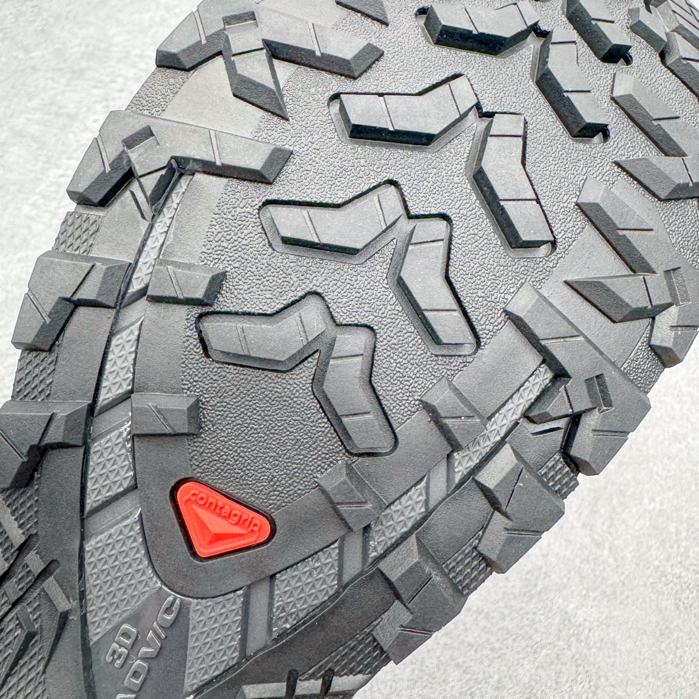 图片[21]-＃原底面 SALOMON XA PRO 3D XA PRO 3D 萨洛蒙舒适百搭舒适百搭减震耐磨透气低帮休闲越野跑步鞋 原厂底面配置 零售平台特供订单 全套原纸板楦头开发 原厂特供网布配套加持 确保原汁原味 完美呈现版型 原档数据独家私模五层组合大底 原装Ortholite轻量化鞋垫 中底布带钢印编号 原厂TPU锁扣 进口港宝加持 后跟自然饱满 还原公司包裹性 鞋面采用SENSIFT贴合技术 全方位贴合包裹脚型 鞋跟部鞋底牵引设计 提供强大的抓地性能 更适应野外崎岖不平的道路 其3D ADVANCED CHASSIS底盘 材料轻量大化 钉齿设计更具稳定性 防护性 鞋底易磨损区运用CONTAGRIP高耐磨材料 应对城市硬质路面长距离跑考验 尺码：36 36.5 37.5 38 38.5 39 40 40.5 41 42 42.5 43 44 44.5 45-选品中心