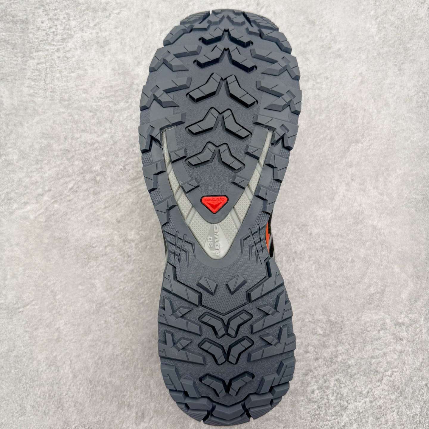 图片[9]-＃原底面 SALOMON XA PRO 3D XA PRO 3D 萨洛蒙舒适百搭舒适百搭减震耐磨透气低帮休闲越野跑步鞋 原厂底面配置 零售平台特供订单 全套原纸板楦头开发 原厂特供网布配套加持 确保原汁原味 完美呈现版型 原档数据独家私模五层组合大底 原装Ortholite轻量化鞋垫 中底布带钢印编号 原厂TPU锁扣 进口港宝加持 后跟自然饱满 还原公司包裹性 鞋面采用SENSIFT贴合技术 全方位贴合包裹脚型 鞋跟部鞋底牵引设计 提供强大的抓地性能 更适应野外崎岖不平的道路 其3D ADVANCED CHASSIS底盘 材料轻量大化 钉齿设计更具稳定性 防护性 鞋底易磨损区运用CONTAGRIP高耐磨材料 应对城市硬质路面长距离跑考验 尺码：36 36.5 37.5 38 38.5 39 40 40.5 41 42 42.5 43 44 44.5 45-选品中心