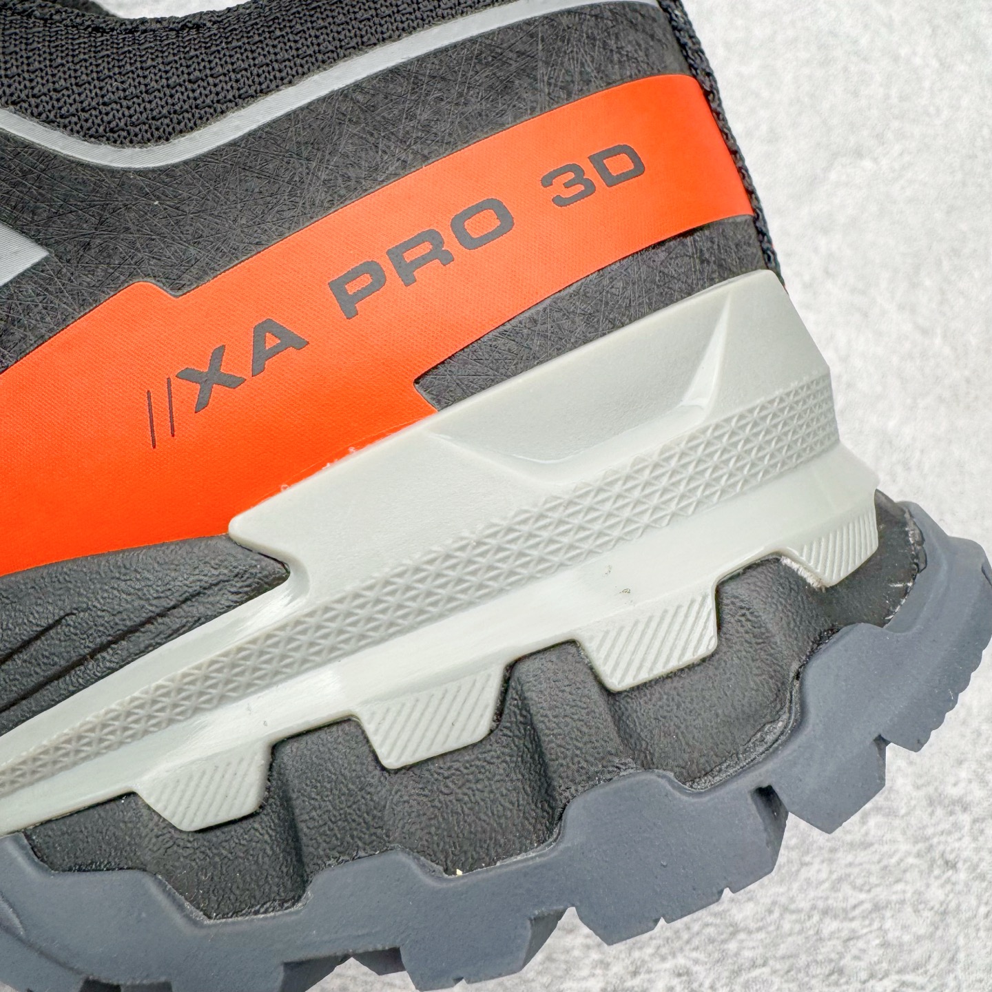 图片[12]-＃原底面 SALOMON XA PRO 3D XA PRO 3D 萨洛蒙舒适百搭舒适百搭减震耐磨透气低帮休闲越野跑步鞋 原厂底面配置 零售平台特供订单 全套原纸板楦头开发 原厂特供网布配套加持 确保原汁原味 完美呈现版型 原档数据独家私模五层组合大底 原装Ortholite轻量化鞋垫 中底布带钢印编号 原厂TPU锁扣 进口港宝加持 后跟自然饱满 还原公司包裹性 鞋面采用SENSIFT贴合技术 全方位贴合包裹脚型 鞋跟部鞋底牵引设计 提供强大的抓地性能 更适应野外崎岖不平的道路 其3D ADVANCED CHASSIS底盘 材料轻量大化 钉齿设计更具稳定性 防护性 鞋底易磨损区运用CONTAGRIP高耐磨材料 应对城市硬质路面长距离跑考验 尺码：36 36.5 37.5 38 38.5 39 40 40.5 41 42 42.5 43 44 44.5 45-选品中心