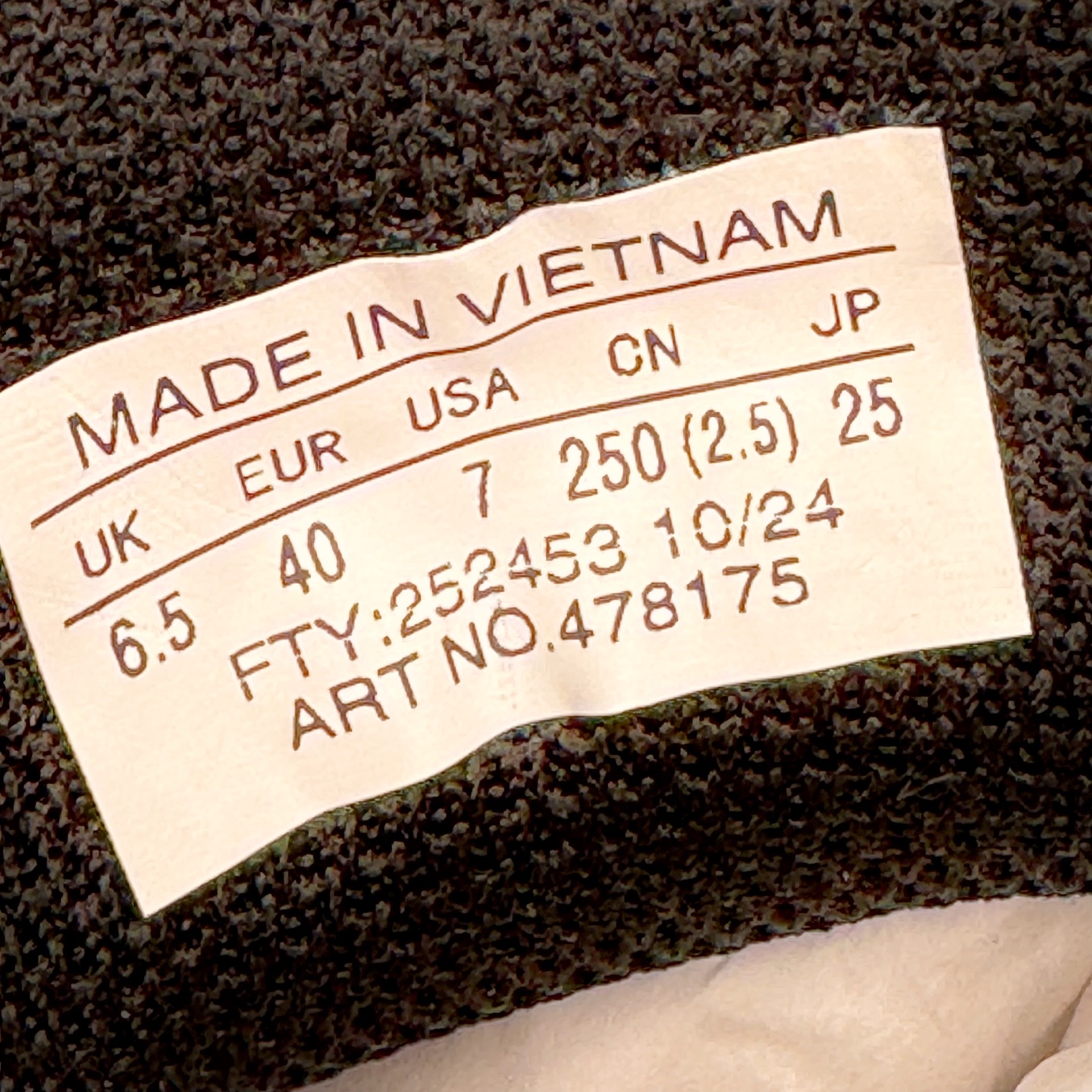 图片[11]-＃原底面 SALOMON XA PRO 3D XA PRO 3D 萨洛蒙舒适百搭舒适百搭减震耐磨透气低帮休闲越野跑步鞋 原厂底面配置 零售平台特供订单 全套原纸板楦头开发 原厂特供网布配套加持 确保原汁原味 完美呈现版型 原档数据独家私模五层组合大底 原装Ortholite轻量化鞋垫 中底布带钢印编号 原厂TPU锁扣 进口港宝加持 后跟自然饱满 还原公司包裹性 鞋面采用SENSIFT贴合技术 全方位贴合包裹脚型 鞋跟部鞋底牵引设计 提供强大的抓地性能 更适应野外崎岖不平的道路 其3D ADVANCED CHASSIS底盘 材料轻量大化 钉齿设计更具稳定性 防护性 鞋底易磨损区运用CONTAGRIP高耐磨材料 应对城市硬质路面长距离跑考验 尺码：36 36.5 37.5 38 38.5 39 40 40.5 41 42 42.5 43 44 44.5 45-选品中心