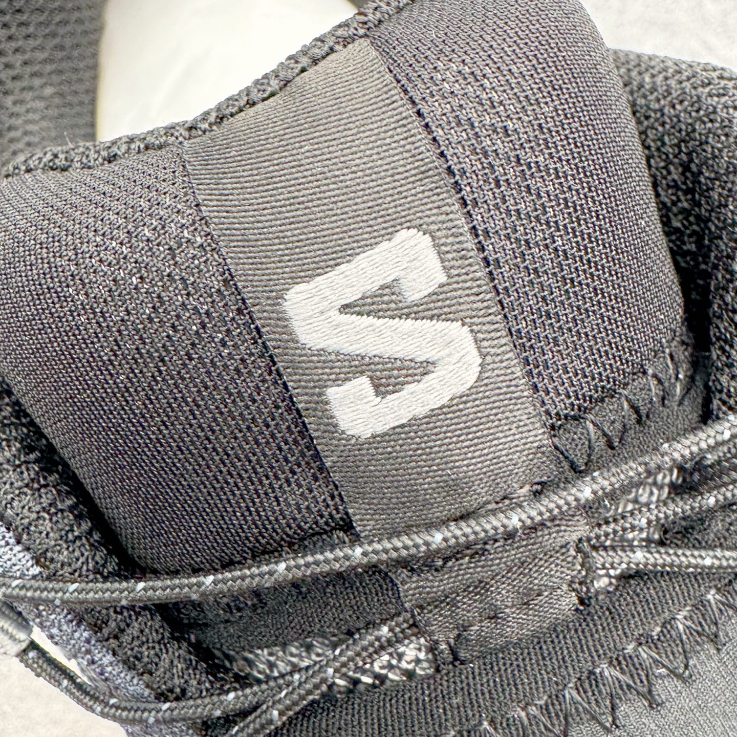 图片[14]-＃原底面 SALOMON XA PRO 3D XA PRO 3D 萨洛蒙舒适百搭舒适百搭减震耐磨透气低帮休闲越野跑步鞋 原厂底面配置 零售平台特供订单 全套原纸板楦头开发 原厂特供网布配套加持 确保原汁原味 完美呈现版型 原档数据独家私模五层组合大底 原装Ortholite轻量化鞋垫 中底布带钢印编号 原厂TPU锁扣 进口港宝加持 后跟自然饱满 还原公司包裹性 鞋面采用SENSIFT贴合技术 全方位贴合包裹脚型 鞋跟部鞋底牵引设计 提供强大的抓地性能 更适应野外崎岖不平的道路 其3D ADVANCED CHASSIS底盘 材料轻量大化 钉齿设计更具稳定性 防护性 鞋底易磨损区运用CONTAGRIP高耐磨材料 应对城市硬质路面长距离跑考验 尺码：36 36.5 37.5 38 38.5 39 40 40.5 41 42 42.5 43 44 44.5 45-选品中心