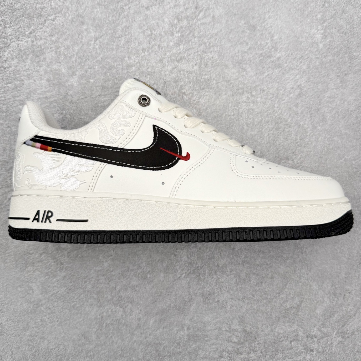 NK Air Force 1´07 Low 空军一号低帮百搭休闲运动板鞋 DD1982-347 柔软、弹性十足的缓震性能和出色的中底设计 横跨复古与现代的外型结合 造就出风靡全球 三十多年的Force 1 直到今天还深受青睐 实拍调校N版已经零色差零失真 百分百还原实物色彩所见即所得 不存在货不对板色差等低级问题 选购参考实物拍摄 不混卖不参货 只用心做好货严格选品 承诺混一赔十 尺码：36 36.5 37.5 38 38.5 39 40 40.5 41 42 42.5 43 44 44.5 45-选品中心