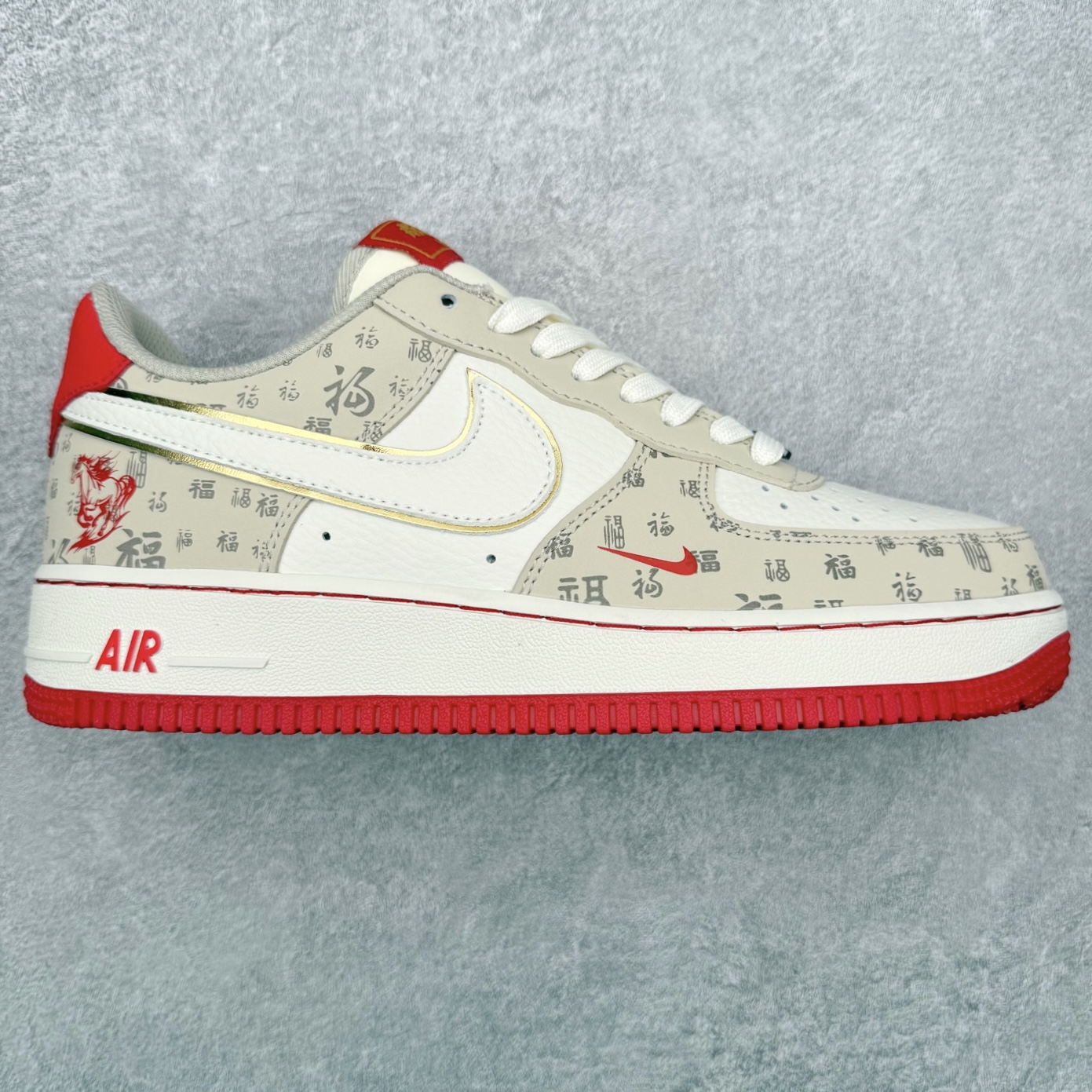 NK Air Force 1´07 Low 空军一号低帮百搭休闲运动板鞋 NH0601-502 柔软、弹性十足的缓震性能和出色的中底设计 横跨复古与现代的外型结合 造就出风靡全球 三十多年的Force 1 直到今天还深受青睐 实拍调校N版已经零色差零失真 百分百还原实物色彩所见即所得 不存在货不对板色差等低级问题 选购参考实物拍摄 不混卖不参货 只用心做好货严格选品 承诺混一赔十 尺码：36 36.5 37.5 38 38.5 39 40 40.5 41 42 42.5 43 44 44.5 45-选品中心