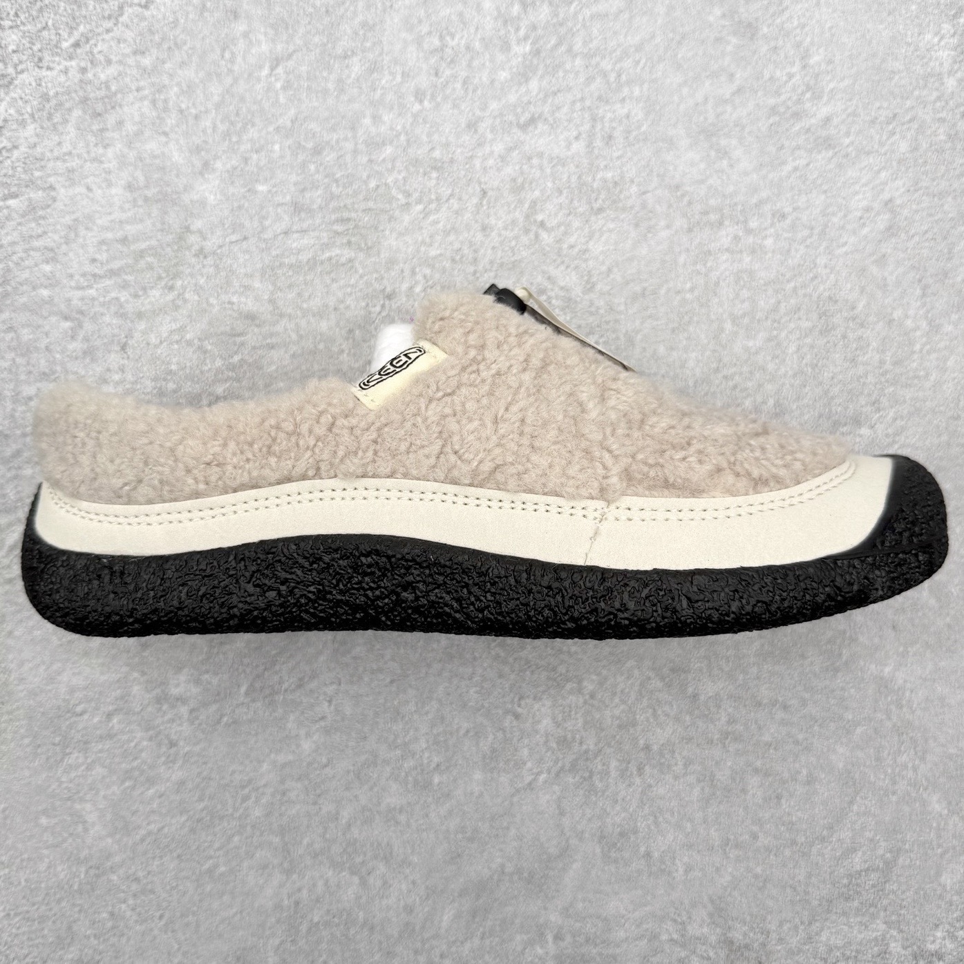 中山原单货 极力推荐版本 KEEN 科恩 Howser 3 Slide 爆款小羊蹄上线了 原创版型 简约外形时尚可户内户外任意穿梭 弹力鞋带锁定系统方便穿脱 橡胶大底 环保无异味 舒适的一脚蹬设计 创新家居混合款式 主货号：1026651 尺码：35 36 37 38 39 40 41-选品中心