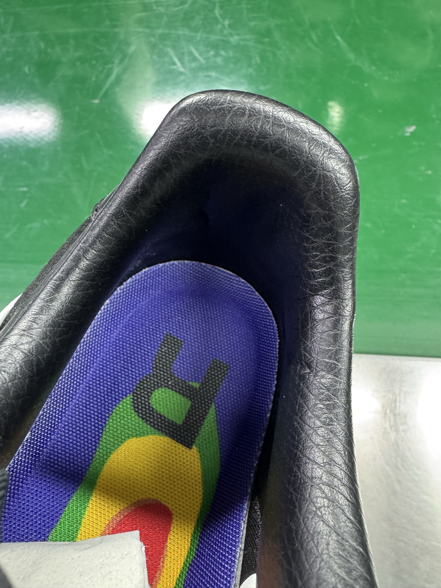 图片[12]-＃SF外贸特供 CPFM x NK Air Force 1 07 Low 空军一号系列低帮经典百搭休闲运动板鞋 联名补丁字母 黑白 HJ8463-007 原厂特供同批次皮料与Zp零色差 原厂特供内外标均可过绿X扫描认证 独家私模2025全新鱼鳞纹大底 咬花纹路更加清晰 全新排版鞋头倒置五角星 五角星对比旧版老版本 间距放大 星星缩小 全套官方原配件 防尘布袋 全鞋电脑针车 工整有序 视觉效果满分 原厂拉帮手法 标准四线 密度针距针孔大小控制到位 原装反口里网布海绵 正确卡色网眼大小 新版鞋撑改用纸团代替 原厂港宝加持完美还原灵魂版型 从里到外百分百还原 内置Sole气垫 中底白色背胶 已经无限的接近公司 原厂楦头 原厂刺绣 后跟弧度完美 刷胶工序 同步原厂手法 线上全程关灯只用紫光灯根据划线刷胶水 严格把控溢胶及成型品控 独家私模最大开发到48.5 注意防尘袋配件丢失退货扣20 尺码：35.5 36 36.5 37.5 38 38.5 39 40 40.5 41 42 42.5 43 44 44.5 45 46 47.5 48.5-选品中心