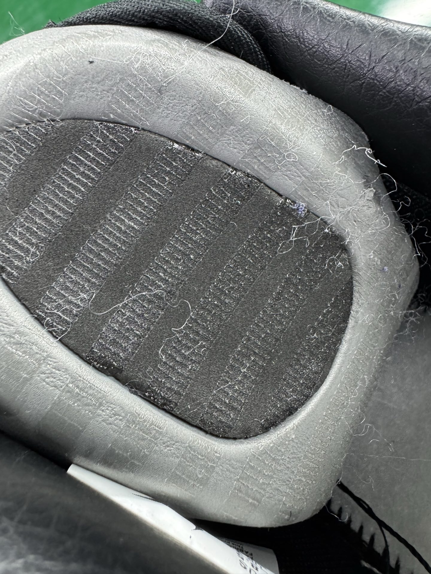 图片[18]-＃SF外贸特供 CPFM x NK Air Force 1 07 Low 空军一号系列低帮经典百搭休闲运动板鞋 联名补丁字母 黑白 HJ8463-007 原厂特供同批次皮料与Zp零色差 原厂特供内外标均可过绿X扫描认证 独家私模2025全新鱼鳞纹大底 咬花纹路更加清晰 全新排版鞋头倒置五角星 五角星对比旧版老版本 间距放大 星星缩小 全套官方原配件 防尘布袋 全鞋电脑针车 工整有序 视觉效果满分 原厂拉帮手法 标准四线 密度针距针孔大小控制到位 原装反口里网布海绵 正确卡色网眼大小 新版鞋撑改用纸团代替 原厂港宝加持完美还原灵魂版型 从里到外百分百还原 内置Sole气垫 中底白色背胶 已经无限的接近公司 原厂楦头 原厂刺绣 后跟弧度完美 刷胶工序 同步原厂手法 线上全程关灯只用紫光灯根据划线刷胶水 严格把控溢胶及成型品控 独家私模最大开发到48.5 注意防尘袋配件丢失退货扣20 尺码：35.5 36 36.5 37.5 38 38.5 39 40 40.5 41 42 42.5 43 44 44.5 45 46 47.5 48.5-选品中心