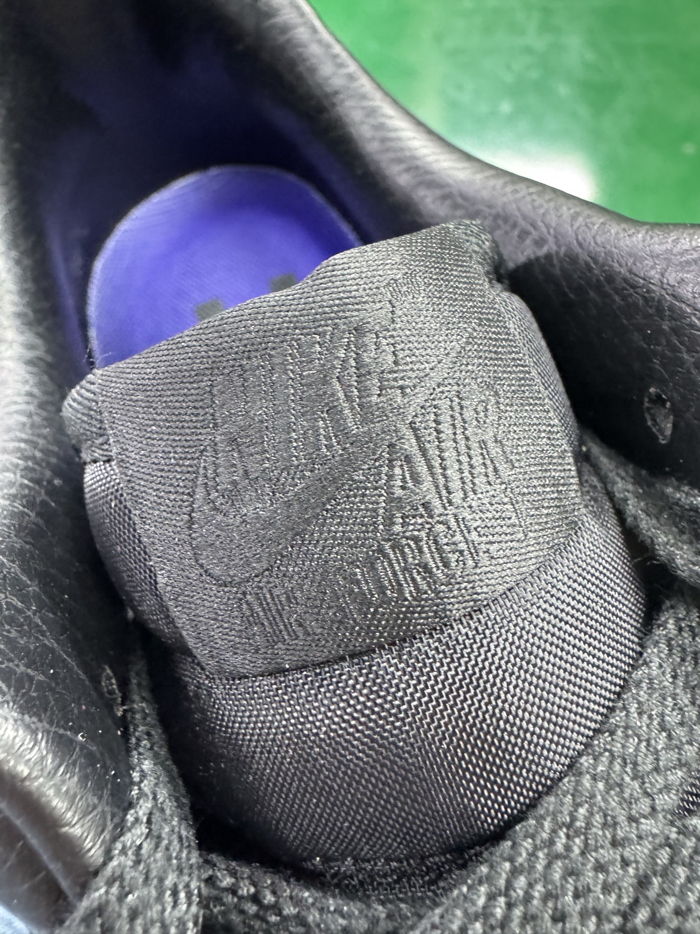 图片[15]-＃SF外贸特供 CPFM x NK Air Force 1 07 Low 空军一号系列低帮经典百搭休闲运动板鞋 联名补丁字母 黑白 HJ8463-007 原厂特供同批次皮料与Zp零色差 原厂特供内外标均可过绿X扫描认证 独家私模2025全新鱼鳞纹大底 咬花纹路更加清晰 全新排版鞋头倒置五角星 五角星对比旧版老版本 间距放大 星星缩小 全套官方原配件 防尘布袋 全鞋电脑针车 工整有序 视觉效果满分 原厂拉帮手法 标准四线 密度针距针孔大小控制到位 原装反口里网布海绵 正确卡色网眼大小 新版鞋撑改用纸团代替 原厂港宝加持完美还原灵魂版型 从里到外百分百还原 内置Sole气垫 中底白色背胶 已经无限的接近公司 原厂楦头 原厂刺绣 后跟弧度完美 刷胶工序 同步原厂手法 线上全程关灯只用紫光灯根据划线刷胶水 严格把控溢胶及成型品控 独家私模最大开发到48.5 注意防尘袋配件丢失退货扣20 尺码：35.5 36 36.5 37.5 38 38.5 39 40 40.5 41 42 42.5 43 44 44.5 45 46 47.5 48.5-选品中心