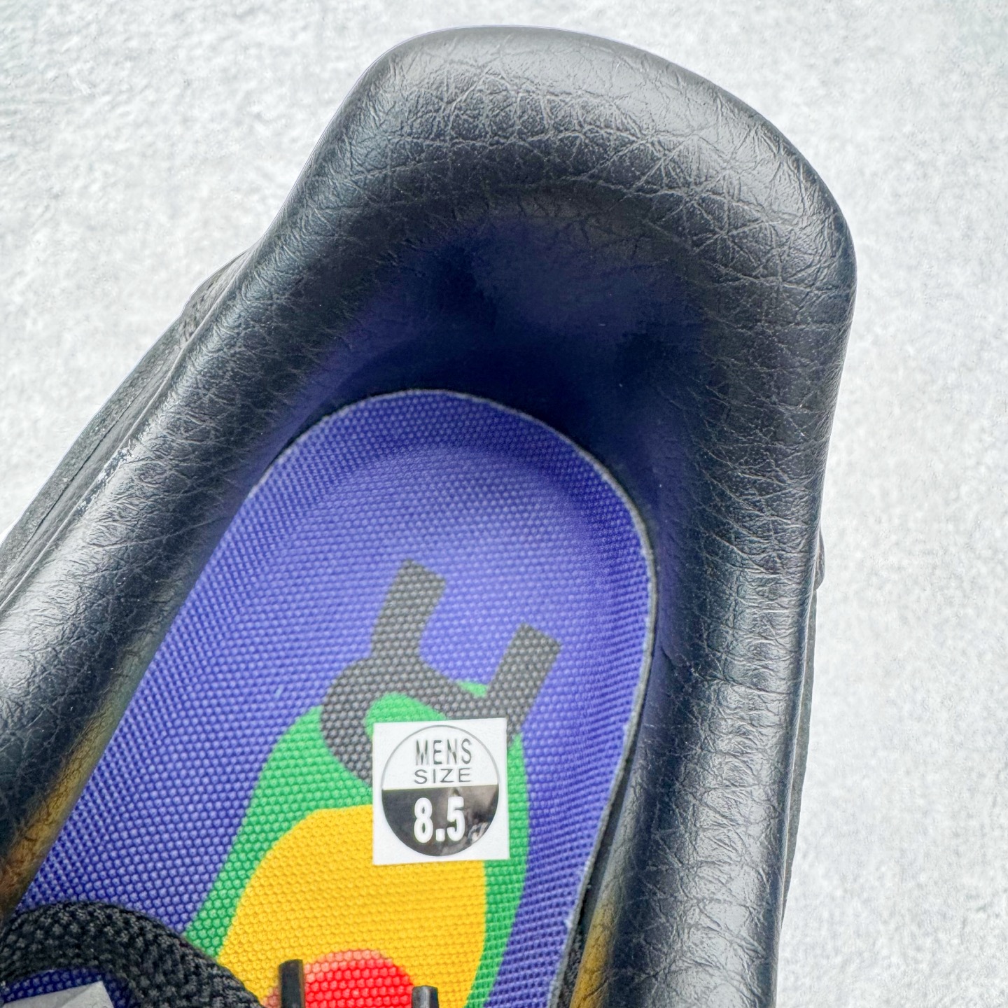 图片[19]-＃SF外贸特供 CPFM x NK Air Force 1 07 Low 空军一号系列低帮经典百搭休闲运动板鞋 联名补丁字母 黑白 HJ8463-007 原厂特供同批次皮料与Zp零色差 原厂特供内外标均可过绿X扫描认证 独家私模2025全新鱼鳞纹大底 咬花纹路更加清晰 全新排版鞋头倒置五角星 五角星对比旧版老版本 间距放大 星星缩小 全套官方原配件 防尘布袋 全鞋电脑针车 工整有序 视觉效果满分 原厂拉帮手法 标准四线 密度针距针孔大小控制到位 原装反口里网布海绵 正确卡色网眼大小 新版鞋撑改用纸团代替 原厂港宝加持完美还原灵魂版型 从里到外百分百还原 内置Sole气垫 中底白色背胶 已经无限的接近公司 原厂楦头 原厂刺绣 后跟弧度完美 刷胶工序 同步原厂手法 线上全程关灯只用紫光灯根据划线刷胶水 严格把控溢胶及成型品控 独家私模最大开发到48.5 注意防尘袋配件丢失退货扣20 尺码：35.5 36 36.5 37.5 38 38.5 39 40 40.5 41 42 42.5 43 44 44.5 45 46 47.5 48.5-选品中心