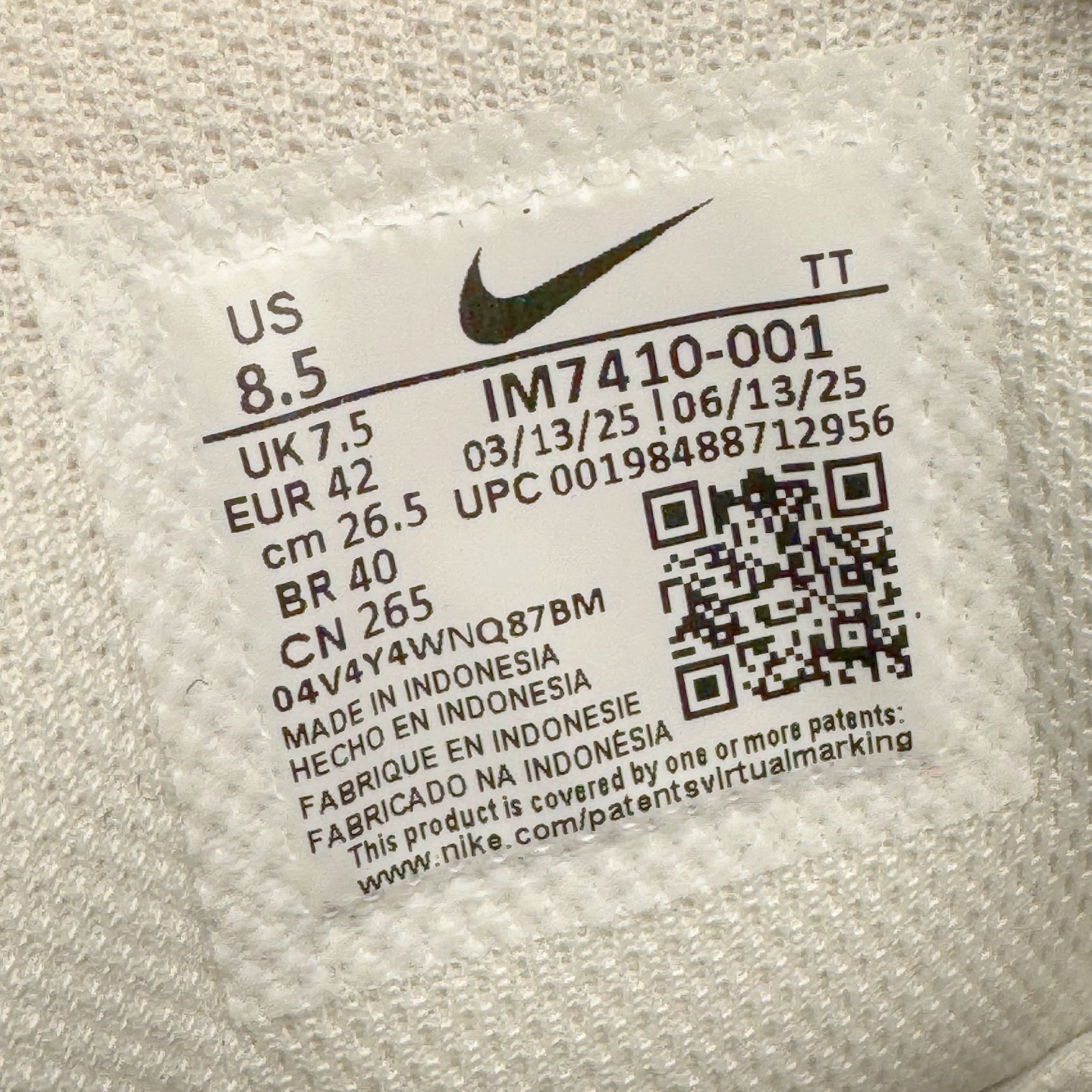 图片[20]-＃KZ神版 NK Air Max 95 OG 舒适百搭耐磨低帮气垫休闲跑步鞋 灰红 IM7410-001 亲自操刀耗时半年开发 重金购买全套印尼原厂纸板楦头开发 2025官方主推系列 致敬诞生30周年的传奇鞋型 Air Max 95 系列再度重磅复刻归来 以全新配色续写光辉历史 更以现代手法重塑经典 将复古风格与前沿科技完美融合 一比一鞋头弧度高度鞋身弧度 东莞原厂模具大底 一码一模 原厂高韧性Tpu 独家供应45.5 48.5 原厂特供同批次皮料与Zp零色差 原厂特供内外标均可过绿X扫描认证 独家原装Big Bubble气垫 气垫体积更大 提供更强的缓震性能和回弹性 进口玻璃冲刀皮料裁剪零毛边 电脑针车工艺 鞋面不留荧光细节 平台可冲 超高鞋面清洁度 最高QC检验标准 控制溢胶瑕疵 每一双都是工艺品 实拍调校N版已经零色差零失真 百分百还原实物色彩所见即所得 不存在货不对板色差等低级问题 选购参考实物拍摄 不混卖不参货 只用心做好货严格选品 承诺混一赔十 尺码：35.5 36 36.5 37.5 38 38.5 39 40 40.5 41 42 42.5 43 44 44.5 45 45.5 46 47.5 48.5-选品中心