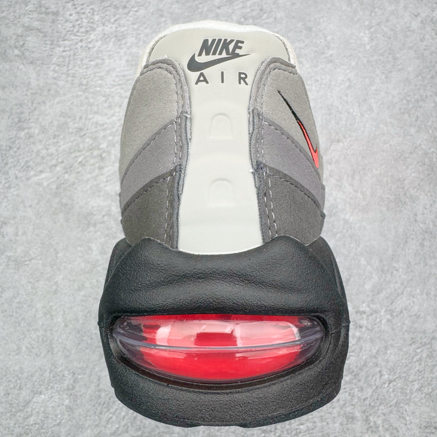 图片[8]-＃KZ神版 NK Air Max 95 OG 舒适百搭耐磨低帮气垫休闲跑步鞋 灰红 IM7410-001 亲自操刀耗时半年开发 重金购买全套印尼原厂纸板楦头开发 2025官方主推系列 致敬诞生30周年的传奇鞋型 Air Max 95 系列再度重磅复刻归来 以全新配色续写光辉历史 更以现代手法重塑经典 将复古风格与前沿科技完美融合 一比一鞋头弧度高度鞋身弧度 东莞原厂模具大底 一码一模 原厂高韧性Tpu 独家供应45.5 48.5 原厂特供同批次皮料与Zp零色差 原厂特供内外标均可过绿X扫描认证 独家原装Big Bubble气垫 气垫体积更大 提供更强的缓震性能和回弹性 进口玻璃冲刀皮料裁剪零毛边 电脑针车工艺 鞋面不留荧光细节 平台可冲 超高鞋面清洁度 最高QC检验标准 控制溢胶瑕疵 每一双都是工艺品 实拍调校N版已经零色差零失真 百分百还原实物色彩所见即所得 不存在货不对板色差等低级问题 选购参考实物拍摄 不混卖不参货 只用心做好货严格选品 承诺混一赔十 尺码：35.5 36 36.5 37.5 38 38.5 39 40 40.5 41 42 42.5 43 44 44.5 45 45.5 46 47.5 48.5-选品中心