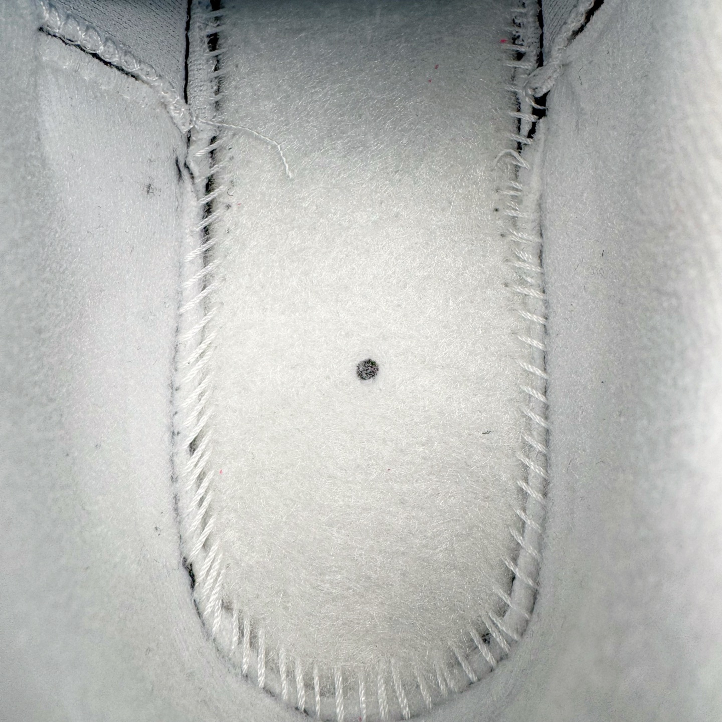 图片[19]-＃KZ神版 NK Air Max 95 OG 舒适百搭耐磨低帮气垫休闲跑步鞋 灰红 IM7410-001 亲自操刀耗时半年开发 重金购买全套印尼原厂纸板楦头开发 2025官方主推系列 致敬诞生30周年的传奇鞋型 Air Max 95 系列再度重磅复刻归来 以全新配色续写光辉历史 更以现代手法重塑经典 将复古风格与前沿科技完美融合 一比一鞋头弧度高度鞋身弧度 东莞原厂模具大底 一码一模 原厂高韧性Tpu 独家供应45.5 48.5 原厂特供同批次皮料与Zp零色差 原厂特供内外标均可过绿X扫描认证 独家原装Big Bubble气垫 气垫体积更大 提供更强的缓震性能和回弹性 进口玻璃冲刀皮料裁剪零毛边 电脑针车工艺 鞋面不留荧光细节 平台可冲 超高鞋面清洁度 最高QC检验标准 控制溢胶瑕疵 每一双都是工艺品 实拍调校N版已经零色差零失真 百分百还原实物色彩所见即所得 不存在货不对板色差等低级问题 选购参考实物拍摄 不混卖不参货 只用心做好货严格选品 承诺混一赔十 尺码：35.5 36 36.5 37.5 38 38.5 39 40 40.5 41 42 42.5 43 44 44.5 45 45.5 46 47.5 48.5-选品中心