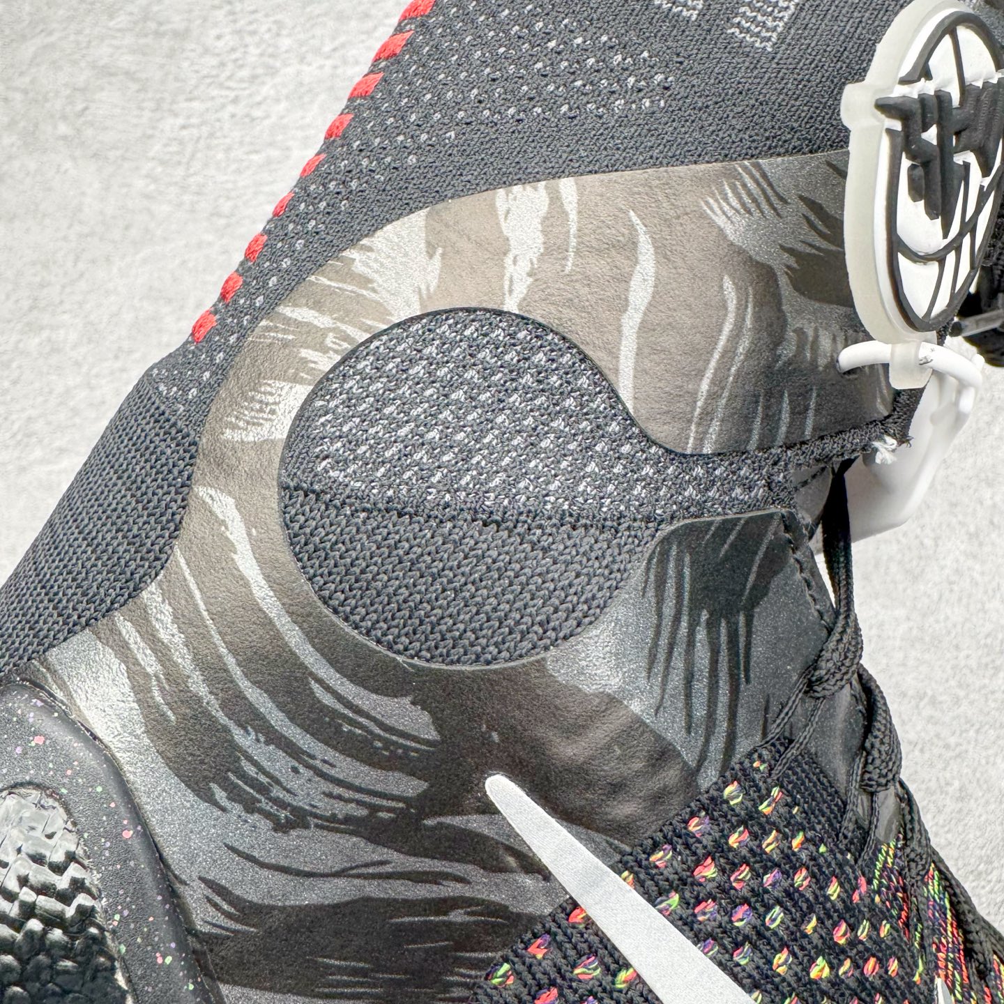 图片[15]-＃灭世纯原 NK KOBE 9 ELITE PROTRO 科比9代精英高帮 大师之路 FZ7335-001 2025曼巴年🐍重磅新品 市场最强科比9代精英版 独家出货 ✅原楦打造灵动版型 鞋头➕腰身➕后跟 360°无死角 ✅原厂工艺3层立体编织flyknit鞋面 厚度同步ZP吊打市场“纯原” ✅原厂碳板加持 立体感区分市场货品 ✅区分市场货品🌪过验级拉帮细节 ✅内置全新复刻版中底鞋垫 REACT缓震 密度增加抗衰减 ✅针对海外市场增加 47.5 满足精英选手实战需求 最强科9 灭世制造 用实力让情怀落地 👊🏻 实拍调校N版已经零色差零失真 百分百还原实物色彩所见即所得 不存在货不对板色差等低级问题 选购参考实物拍摄 不混卖不参货 只用心做好货严格选品 承诺混一赔十 尺码：39 40 40.5 41 42 42.5 43 44 44.5 45 46 47.5-选品中心