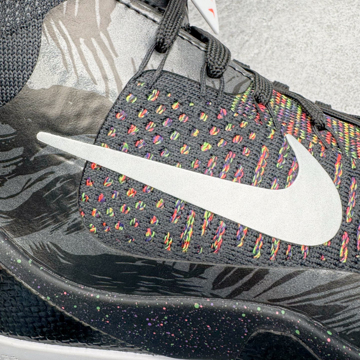 图片[16]-＃灭世纯原 NK KOBE 9 ELITE PROTRO 科比9代精英高帮 大师之路 FZ7335-001 2025曼巴年🐍重磅新品 市场最强科比9代精英版 独家出货 ✅原楦打造灵动版型 鞋头➕腰身➕后跟 360°无死角 ✅原厂工艺3层立体编织flyknit鞋面 厚度同步ZP吊打市场“纯原” ✅原厂碳板加持 立体感区分市场货品 ✅区分市场货品🌪过验级拉帮细节 ✅内置全新复刻版中底鞋垫 REACT缓震 密度增加抗衰减 ✅针对海外市场增加 47.5 满足精英选手实战需求 最强科9 灭世制造 用实力让情怀落地 👊🏻 实拍调校N版已经零色差零失真 百分百还原实物色彩所见即所得 不存在货不对板色差等低级问题 选购参考实物拍摄 不混卖不参货 只用心做好货严格选品 承诺混一赔十 尺码：39 40 40.5 41 42 42.5 43 44 44.5 45 46 47.5-选品中心