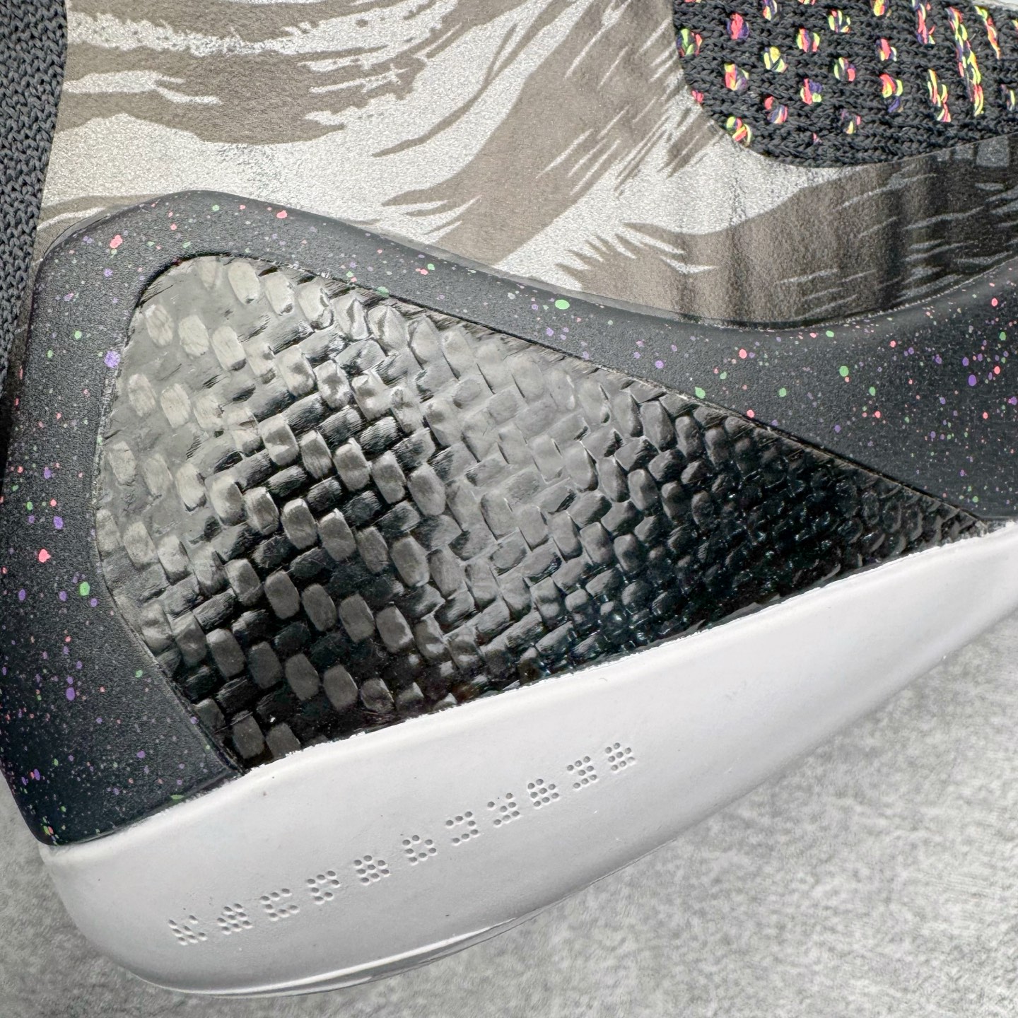 图片[14]-＃灭世纯原 NK KOBE 9 ELITE PROTRO 科比9代精英高帮 大师之路 FZ7335-001 2025曼巴年🐍重磅新品 市场最强科比9代精英版 独家出货 ✅原楦打造灵动版型 鞋头➕腰身➕后跟 360°无死角 ✅原厂工艺3层立体编织flyknit鞋面 厚度同步ZP吊打市场“纯原” ✅原厂碳板加持 立体感区分市场货品 ✅区分市场货品🌪过验级拉帮细节 ✅内置全新复刻版中底鞋垫 REACT缓震 密度增加抗衰减 ✅针对海外市场增加 47.5 满足精英选手实战需求 最强科9 灭世制造 用实力让情怀落地 👊🏻 实拍调校N版已经零色差零失真 百分百还原实物色彩所见即所得 不存在货不对板色差等低级问题 选购参考实物拍摄 不混卖不参货 只用心做好货严格选品 承诺混一赔十 尺码：39 40 40.5 41 42 42.5 43 44 44.5 45 46 47.5-选品中心