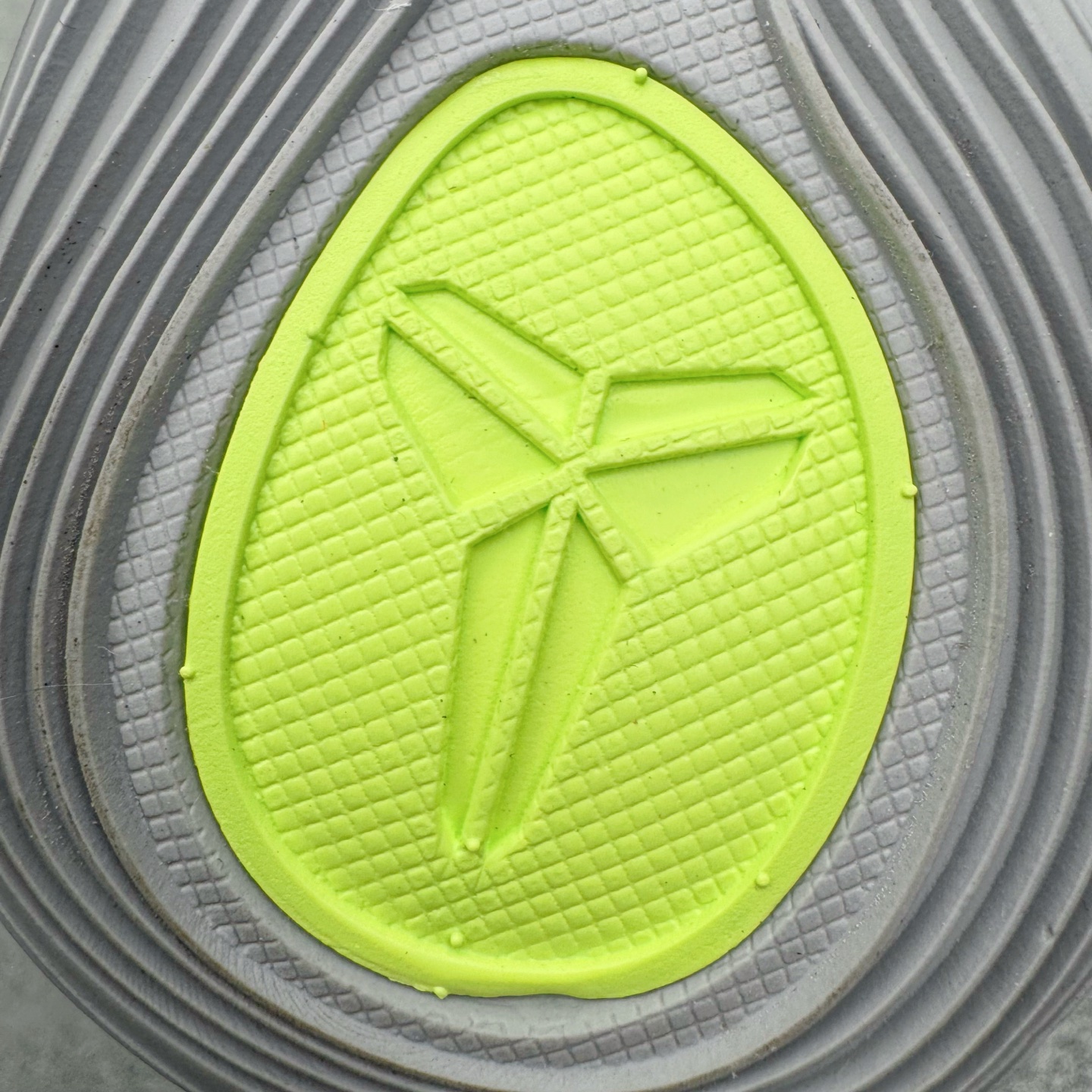 图片[12]-＃灭世纯原 NK KOBE 9 ELITE PROTRO 科比9代精英高帮 大师之路 FZ7335-001 2025曼巴年🐍重磅新品 市场最强科比9代精英版 独家出货 ✅原楦打造灵动版型 鞋头➕腰身➕后跟 360°无死角 ✅原厂工艺3层立体编织flyknit鞋面 厚度同步ZP吊打市场“纯原” ✅原厂碳板加持 立体感区分市场货品 ✅区分市场货品🌪过验级拉帮细节 ✅内置全新复刻版中底鞋垫 REACT缓震 密度增加抗衰减 ✅针对海外市场增加 47.5 满足精英选手实战需求 最强科9 灭世制造 用实力让情怀落地 👊🏻 实拍调校N版已经零色差零失真 百分百还原实物色彩所见即所得 不存在货不对板色差等低级问题 选购参考实物拍摄 不混卖不参货 只用心做好货严格选品 承诺混一赔十 尺码：39 40 40.5 41 42 42.5 43 44 44.5 45 46 47.5-选品中心