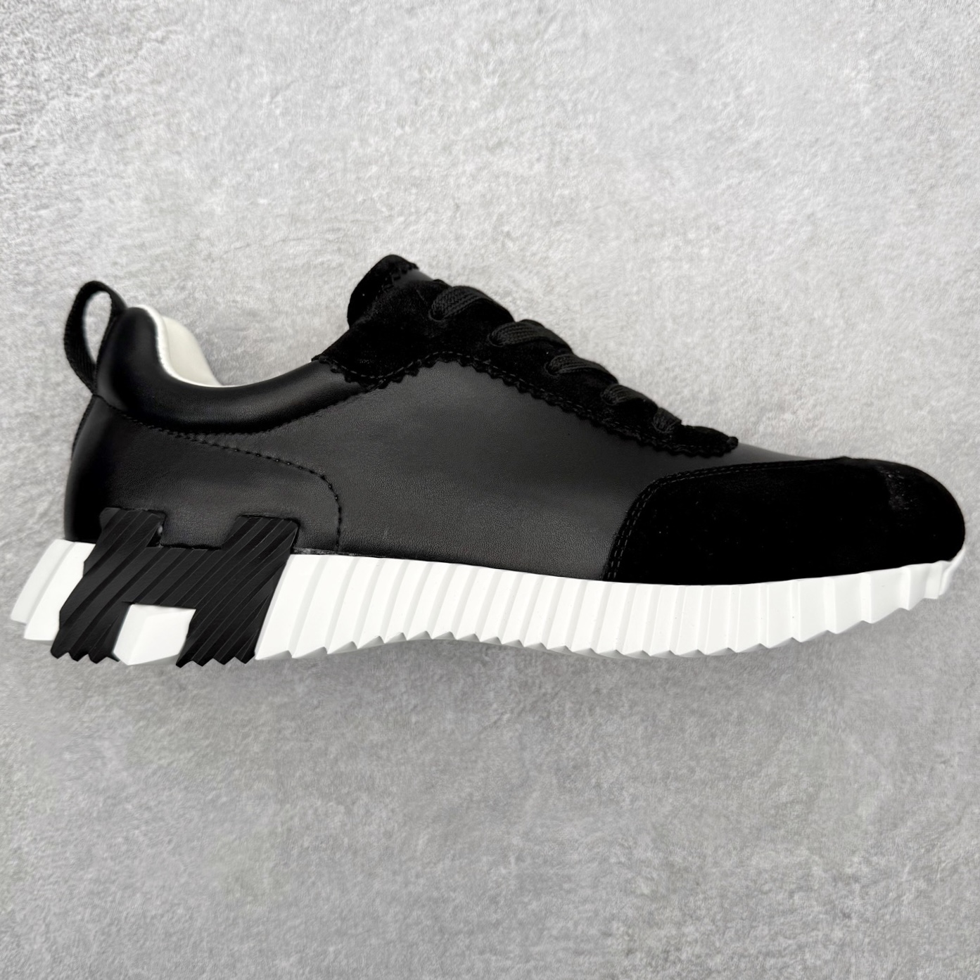 Hermes 爱马仕 Bouncing 老钱风 皮面款 低帮休闲鞋 海淘代购同渠道品质 高端零售 外贸充正专供 原版购入开发 ZP级全套包装 完美楦型 正确卡色 大底 质感媲美原版 细节与原版一致 请注意区分市面通货材 尺码：39 40 41 42 43 44 45-选品中心