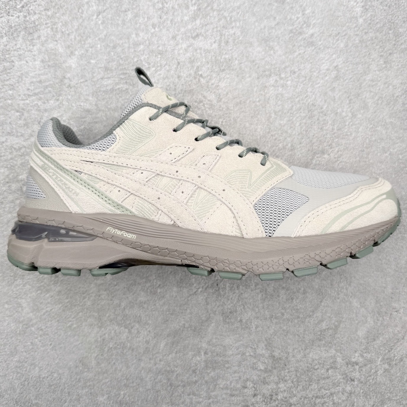 Asics Gel-Terrain 亚瑟士复古街头时尚运动减震耐磨透气低帮越野跑步鞋 复古经典的鞋面设计 灵感来自ASICS 90年代的经典越野跑系列 鞋身无缝设计元素 巧妙呈现户外机能感 FLYTEFOAM中底与GEL缓震科技加持 集轻量与动感于一身 融合复古美学与现代材料质感 舒适有型 带你潮流开「野」尺码：36 37 37.5 38 39 39.5 40 40.5 41.5 42 42.5 43.5 44 45-选品中心