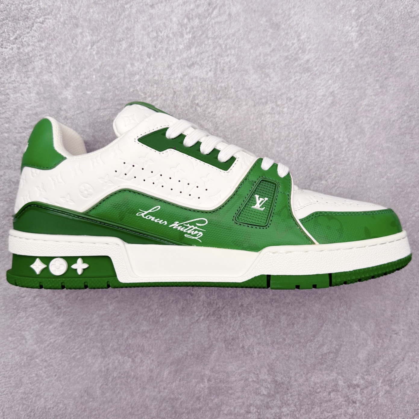 图片[6]-＃FS纯原福利 Louis Vuitton Trainer lv时装走秀运动鞋 实力大厂出品 平台专供 成熟的做工稳定的品控 完美鞋型超高的清洁度 零毛边线头瑕疵 全套原楦原纸版原鞋开模 全网最具灵魂的版型 正确原装黄色鞋盒 正确中底印花 鞋面印花3D高频深度立体 全鞋电脑针车 紧密相连 针距密度一致 环保乳胶注塑鞋垫 厚度脚感还原原版 皮面裁剪部位 统一油边封口工艺 原装橡胶大底含胶量大底组合零偏差 专柜全套包装 防尘袋 说明书 质保卡 男女鞋 尺码对应库存明细‼️-选品中心