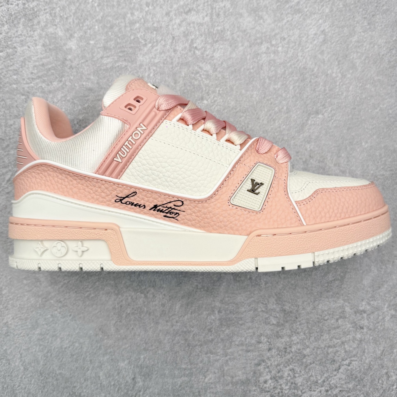 图片[2]-＃FS纯原福利 Louis Vuitton Trainer lv时装走秀运动鞋 实力大厂出品 平台专供 成熟的做工稳定的品控 完美鞋型超高的清洁度 零毛边线头瑕疵 全套原楦原纸版原鞋开模 全网最具灵魂的版型 正确原装黄色鞋盒 正确中底印花 鞋面印花3D高频深度立体 全鞋电脑针车 紧密相连 针距密度一致 环保乳胶注塑鞋垫 厚度脚感还原原版 皮面裁剪部位 统一油边封口工艺 原装橡胶大底含胶量大底组合零偏差 专柜全套包装 防尘袋 说明书 质保卡 男女鞋 尺码对应库存明细‼️-选品中心