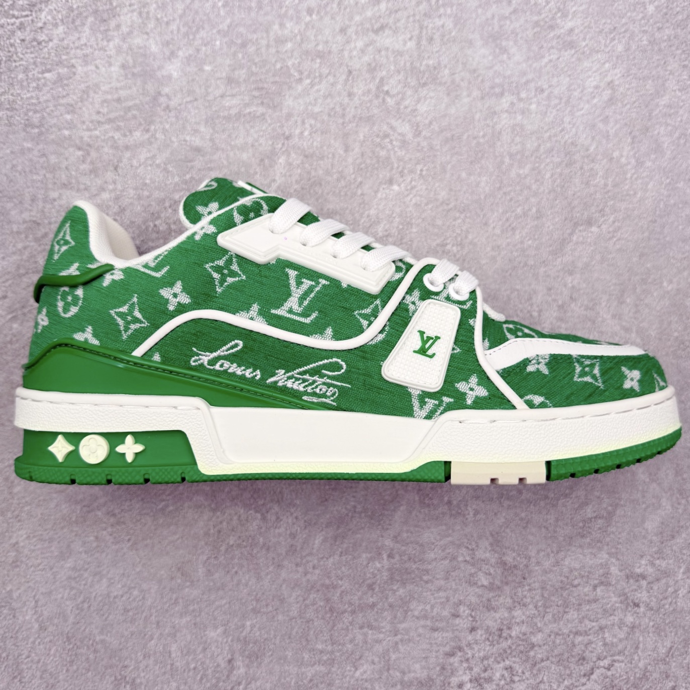 ＃FS纯原福利 Louis Vuitton Trainer lv时装走秀运动鞋 实力大厂出品 平台专供 成熟的做工稳定的品控 完美鞋型超高的清洁度 零毛边线头瑕疵 全套原楦原纸版原鞋开模 全网最具灵魂的版型 正确原装黄色鞋盒 正确中底印花 鞋面印花3D高频深度立体 全鞋电脑针车 紧密相连 针距密度一致 环保乳胶注塑鞋垫 厚度脚感还原原版 皮面裁剪部位 统一油边封口工艺 原装橡胶大底含胶量大底组合零偏差 专柜全套包装 防尘袋 说明书 质保卡 男女鞋 尺码对应库存明细‼️-选品中心