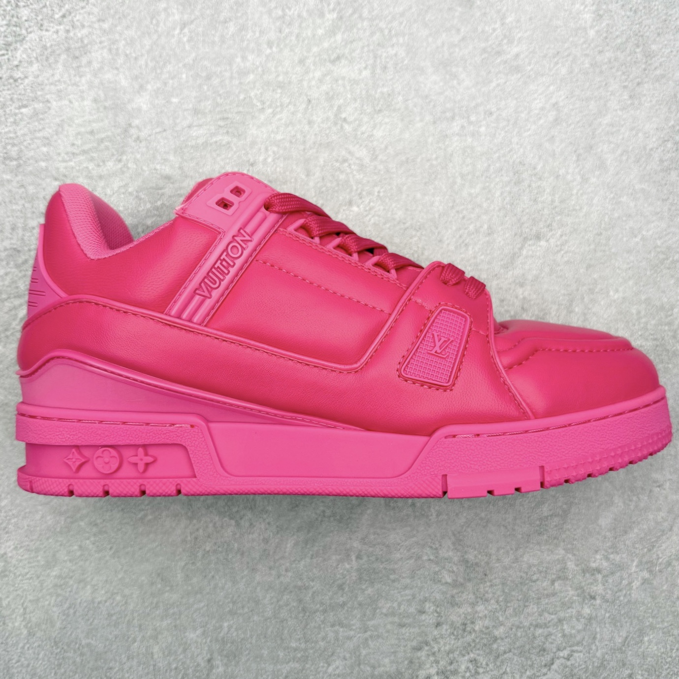 图片[2]-＃FS纯原福利 Louis Vuitton Trainer lv时装走秀运动鞋 实力大厂出品 平台专供 成熟的做工稳定的品控 完美鞋型超高的清洁度 零毛边线头瑕疵 全套原楦原纸版原鞋开模 全网最具灵魂的版型 正确原装黄色鞋盒 正确中底印花 鞋面印花3D高频深度立体 全鞋电脑针车 紧密相连 针距密度一致 环保乳胶注塑鞋垫 厚度脚感还原原版 皮面裁剪部位 统一油边封口工艺 原装橡胶大底含胶量大底组合零偏差 专柜全套包装 防尘袋 说明书 质保卡 男女鞋 尺码对应库存明细‼️-选品中心