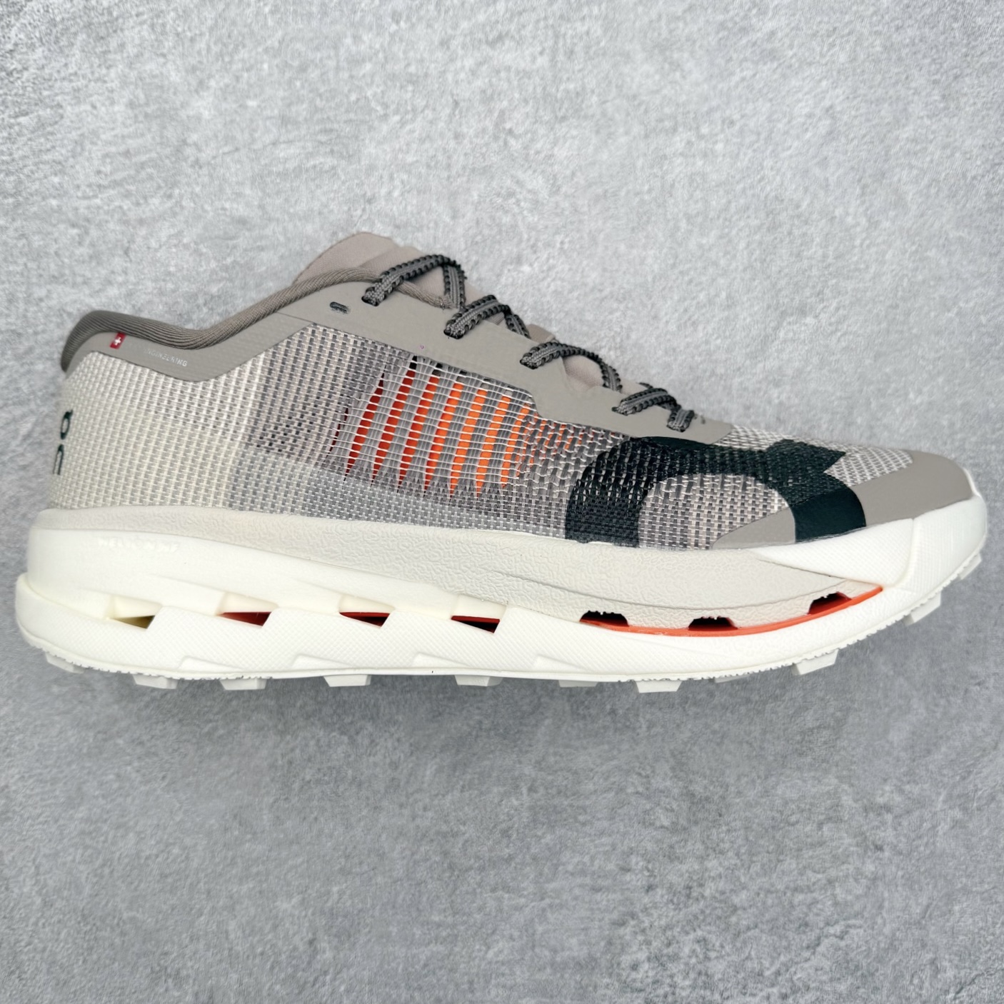 On昂跑 Cloudultra Pro 百搭舒适透气 低帮跑步鞋 此运动品牌 开创于2010年 缓震着陆、强效回弹、轻柔质感的设计构思始终是ON研制关键 与此同时基于“为全球提供革新性的跑步感受”信念 陆续推出了多款跑鞋及其以专业运动人体跑步工程学为设计关键的功能性跑步服饰设备 让跑者不费力气地畅快畅跑 尺码：36 36.5 37.5 38 38.5 39 40 40.5 41 42 42.5 43 44 44.5 45-选品中心