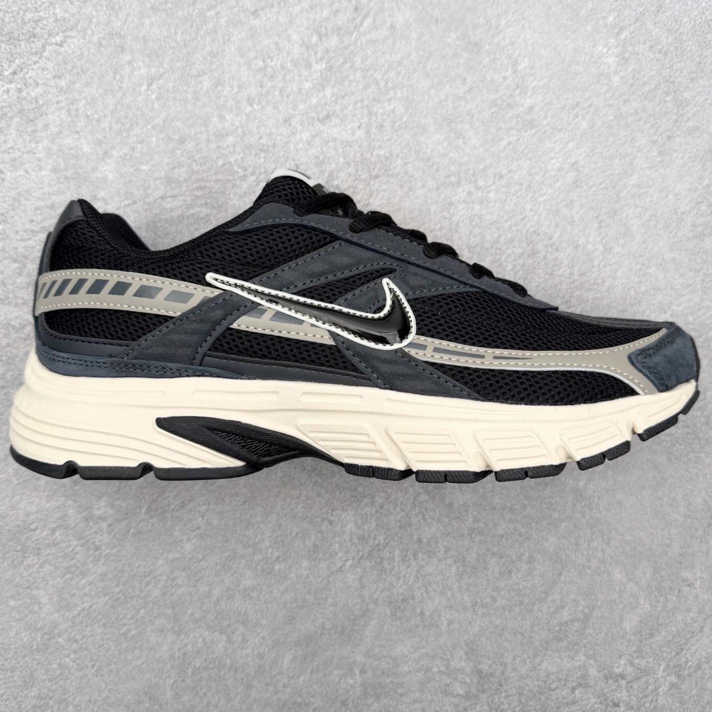 NK Initiator 创始者系列复古老爹鞋运动舒适复古网布合成革减震防滑耐磨低帮休闲跑步鞋 Ins爆火全新韩系古着风 回味经典 采用透气网眼鞋面和支撑覆盖层 自然运动设计的Phlyon中底用于缓冲 BRS 1000碳橡胶外底具有轻质柔韧性 牵引力和耐用性 尺码：36 36.5 37.5 38 38.5 39 40 40.5 41 42 42.5 43 44 45-选品中心