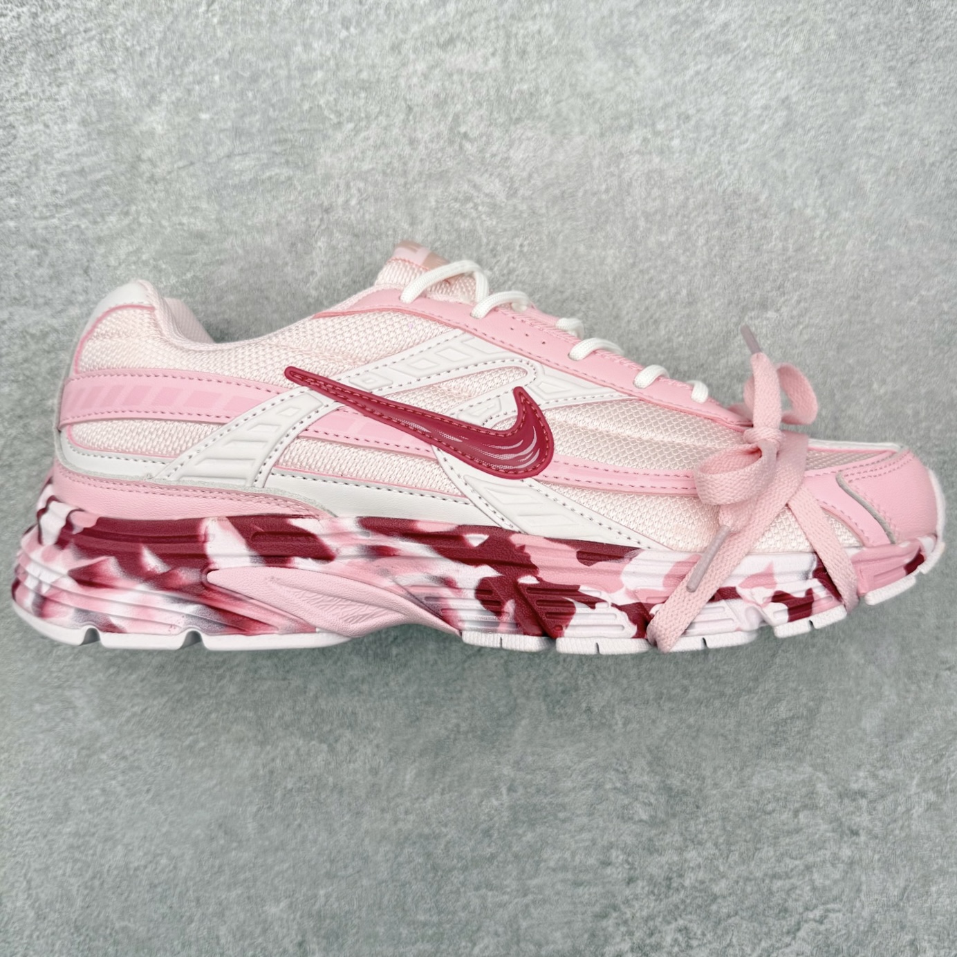 NK Initiator 创始者系列复古老爹鞋运动舒适复古网布合成革减震防滑耐磨低帮休闲跑步鞋 Ins爆火全新韩系古着风 回味经典 采用透气网眼鞋面和支撑覆盖层 自然运动设计的Phlyon中底用于缓冲 BRS 1000碳橡胶外底具有轻质柔韧性 牵引力和耐用性 尺码：36 36.5 37.5 38 38.5 39 40 40.5 41 42 42.5 43 44 45-选品中心