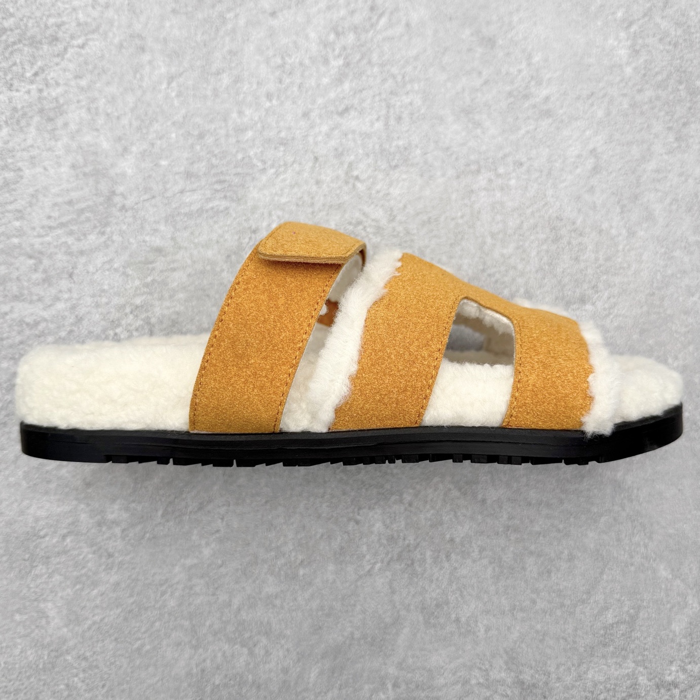 爱马仕经典爆款二舅羊毛拖火爆来袭 小红书爆款 秋冬穿搭必单品居家 出街百搭时尚超洋气配色极其丰富多彩 行走的托斯卡纳风 TPR防滑大底超轻盈 上脚超舒适无束缚感 尺码：35 36 37 38 39 40-选品中心