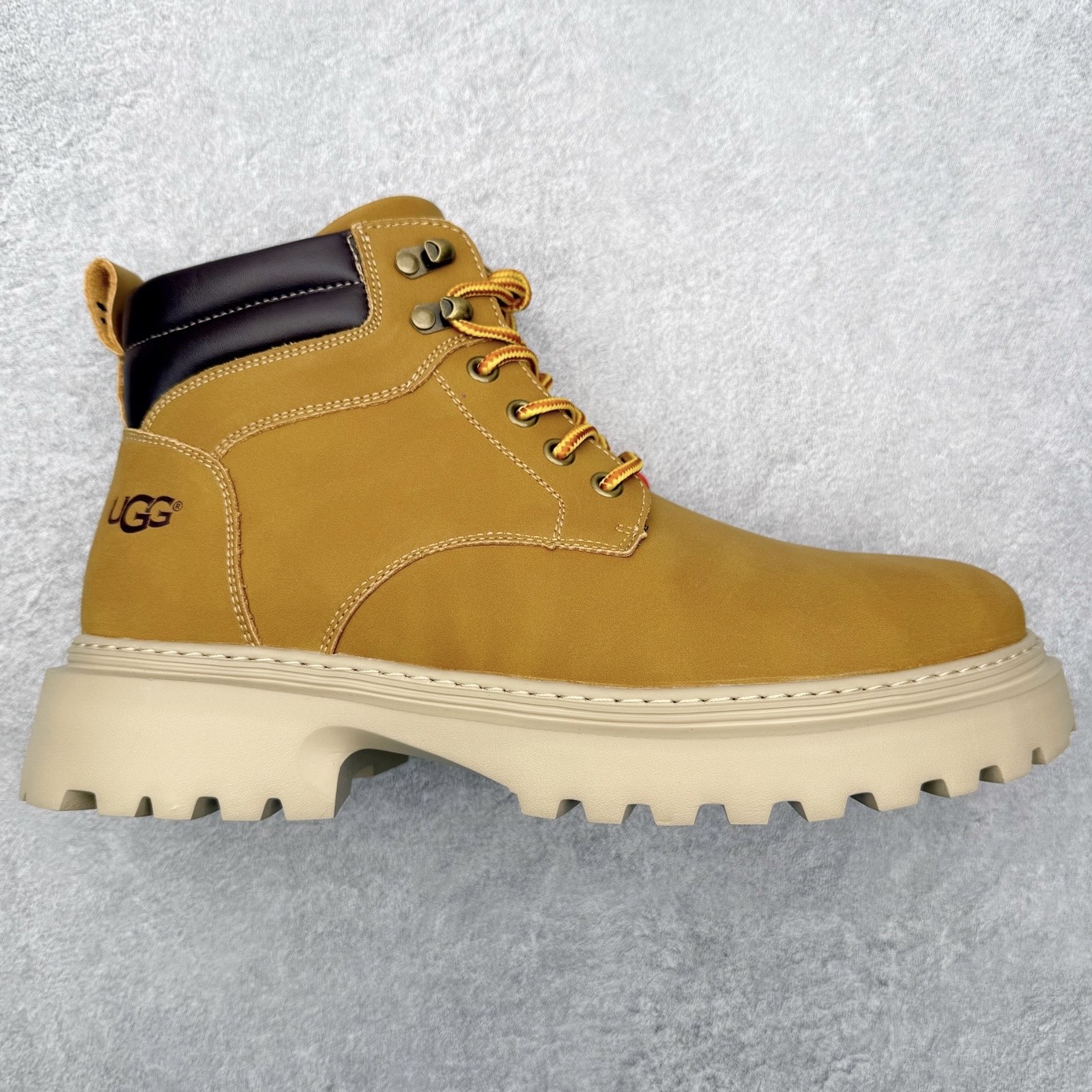 ＃福利特价 UGG Tasman Weather Hybrid 塔斯曼混合系列户外中帮休闲马丁靴雪地靴UGG秋冬新品 秋冬必备（内里加绒保暖🔥）时尚休闲马丁靴雪地靴系列 代购专供品质 面料采用进口头层牛皮材质 鞋内里采用🔥毛茸一体内里保暖锁热。外置防滑橡胶大底 系带设计 穿脱十分方便 采用TPU模压定型真皮鞋面材质#科技外底防滑,耐磨性和良好的弹性！尺码：39-44-选品中心