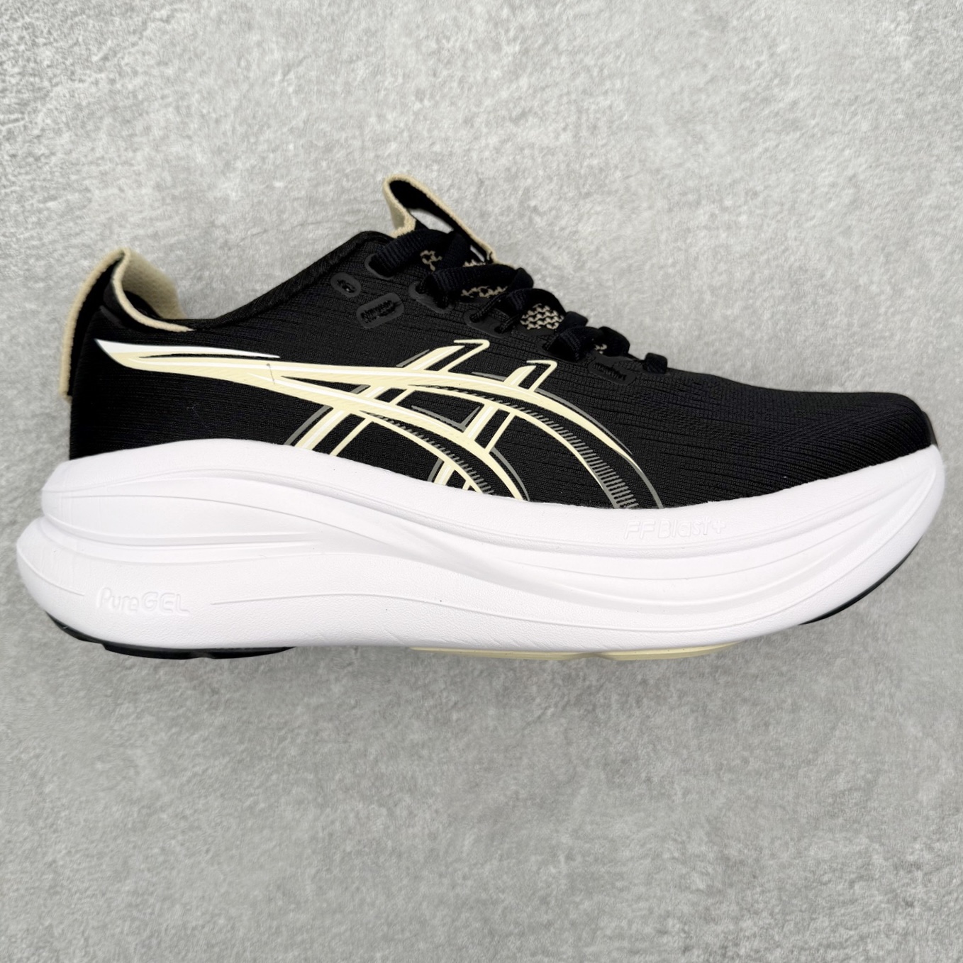 Asics GEL-Nimbus 28 亚瑟士缓震跑鞋 近年复古风潮的势头很旺 ASICS一直坚信保持身体的健康与活力是打造健康快乐的生活方式的最佳途径 ASICS为复古鞋型注入新设计 为玩家的街头穿搭提供了更多可能 GEL-NIMBUSTM9运动鞋最初是为中立和仰卧跑步者设计的长距离训练器 采用原始材料和关键细节重新设计 其Y2K时代的工业外观也被大胆的对比和色块所抵消 尺码：36 36.5 37.5 38 38.5 39 40 40.5 41.5 42 42.5 43.5 44 44.5 45-选品中心