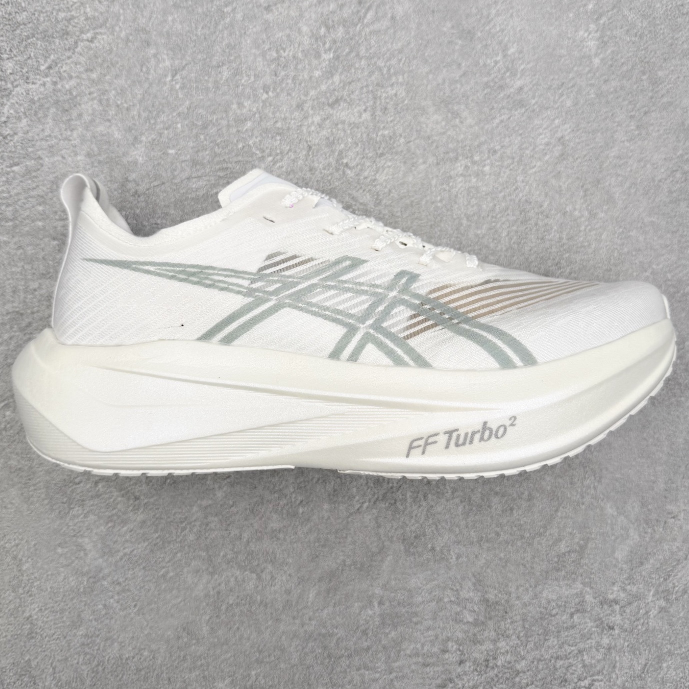 ASICS MEGABLAST MEGABLAST 亚瑟士经典百搭跑步鞋 近年复古风潮的势头很旺 ASICS一直坚信保持身体的健康与活力是打造健康快乐的生活方式的最佳途径 ASICS为复古鞋型注入新设计 为玩家的街头穿搭提供了更多可能 GEL-NIMBUSTM9运动鞋最初是为中立和仰卧跑步者设计的长距离训练器 采用原始材料和关键细节重新设计 其Y2K时代的工业外观也被大胆的对比和色块所抵消 尺码：36 36.5 37.5 38 38.5 39 40 40.5 41.5 42 42.5 43.5 44 44.5 45-选品中心