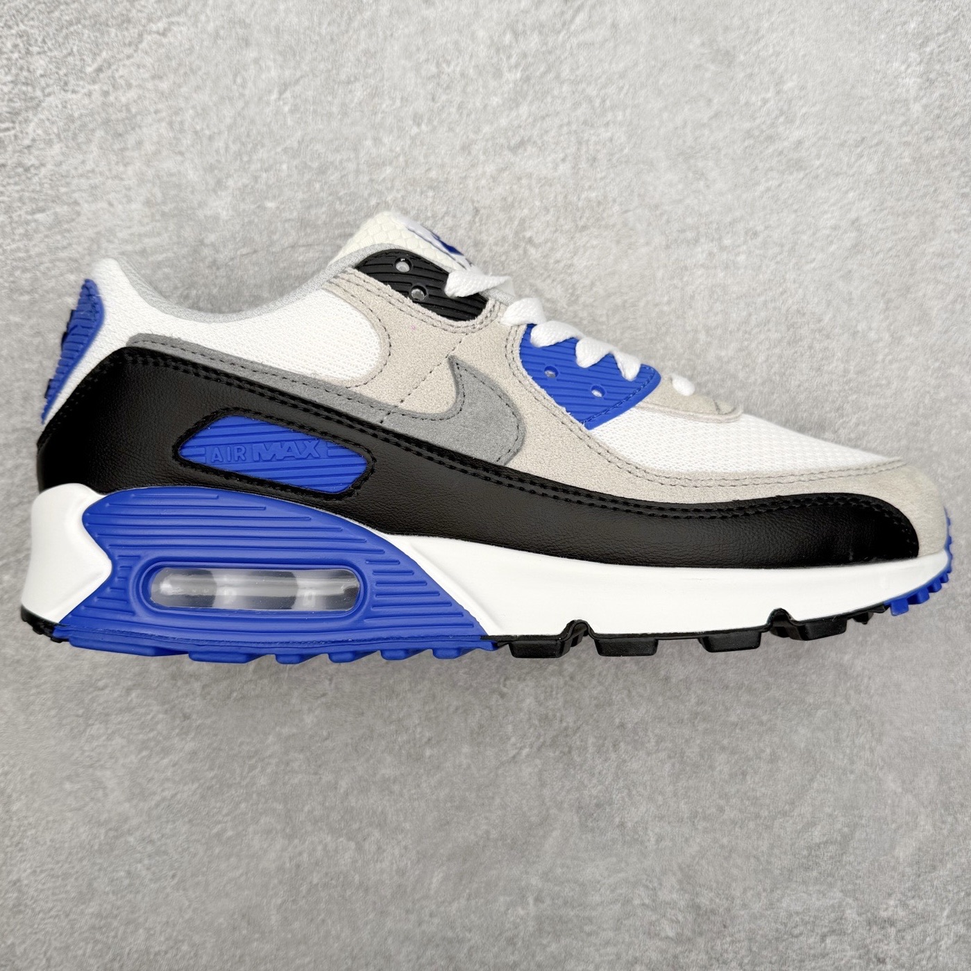 NK Air MAX 90 气垫复古减震跑步鞋 DM0029-112 经典重温 独家陆续补货 外单专供大厂出品 品质稳定 一百余色 终端操作 Air Max 90于1990年推出 来自Air Max系列 在Air Max 1的基础上改进而得 增加了气垫面积 外型上也更为流线 最特別的就是加入了菱纹塑胶嵌板 为Air Max 90增添了许多潮流气息 皮革鞋面 造就出色耐穿性和支撑力 Max Air缓震配置搭配泡棉中底 令Air Max 90轻盈而舒适 华夫格橡胶外底 铸就Air Max 90非凡的抓地力 而Air Max 90不仅是一双跑鞋 它成功跨越了时间的演进 成为了球鞋文化与潮流圈中最熟为人知的鞋款之一 尺码：36 36.5 37.5 38 38.5 39 40 40.5 41 42 42.5 43 44 44.5 45-选品中心