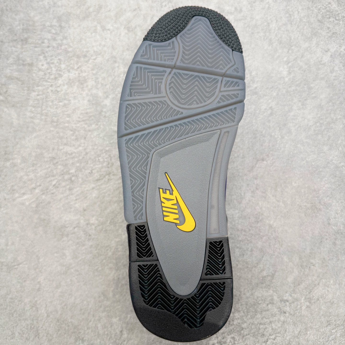 图片[9]-＃K版纯原 Air Jordan AJ4 Retro “Imperial Purple” 帝王紫 FV5029-500 全新升级改良 原鞋原楦原纸板同源开发 完美呈现乔4的版型 内侧正确双色网格 还原细节 原厂皮料 正确气垫颜色 正确网格工艺 正确拉帮工艺 全鞋原装材料制作 原档案原模具打造 支持全方位与正品对比 尺码：36 36.5 37.5 38 38.5 39 40 40.5 41 42 42.5 43 44 44.5 45 46 47.5-选品中心