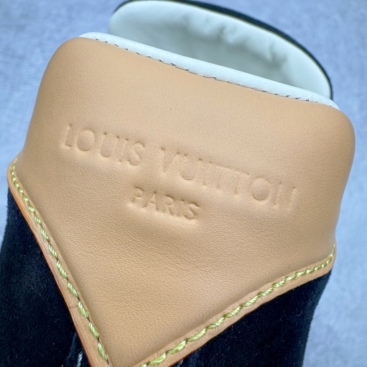 图片[15]-＃GD广顶 路易威登LOUIS VUITTON lv Tilted Low Sneakers 倾斜系列低帮复古休闲运动文化百搭板鞋 Louis Vuitton，法国路威酩轩集团-LVMH旗下品牌，著名奢侈品箱包和皮具品牌，百余年的传奇经典，全球时尚旅行艺术的精致象征。印有“LV”标志这一独特图案的交织字母帆布包，伴随着丰富的传奇色彩和雅典的设计而成为时尚之经典。延续至今，不论后来延伸出来的皮件、丝巾或手表、笔、服装，都是以崇尚精致、品质、舒适的“旅行哲学”，作为设计理念。尺码：39 40 41 42 43 44 45-选品中心