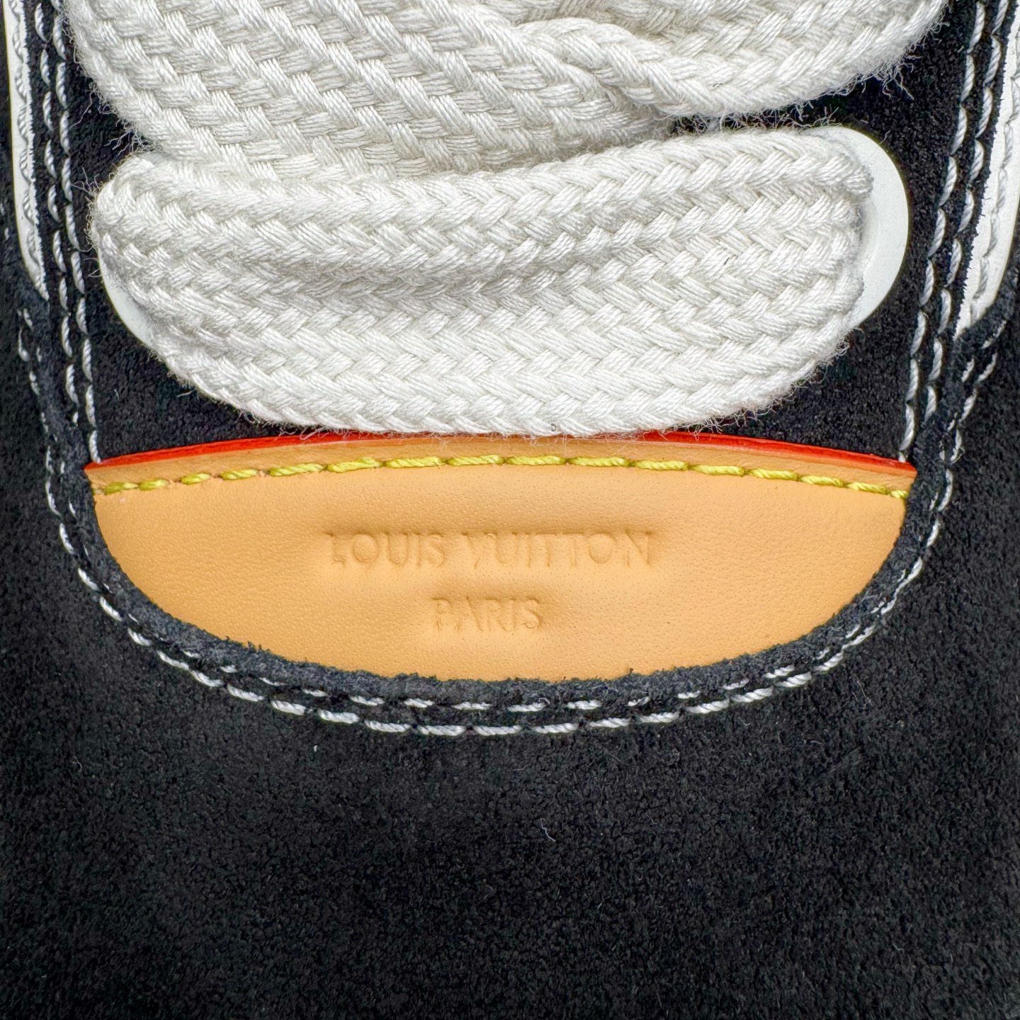 图片[13]-＃GD广顶 路易威登LOUIS VUITTON lv Tilted Low Sneakers 倾斜系列低帮复古休闲运动文化百搭板鞋 Louis Vuitton，法国路威酩轩集团-LVMH旗下品牌，著名奢侈品箱包和皮具品牌，百余年的传奇经典，全球时尚旅行艺术的精致象征。印有“LV”标志这一独特图案的交织字母帆布包，伴随着丰富的传奇色彩和雅典的设计而成为时尚之经典。延续至今，不论后来延伸出来的皮件、丝巾或手表、笔、服装，都是以崇尚精致、品质、舒适的“旅行哲学”，作为设计理念。尺码：39 40 41 42 43 44 45-选品中心