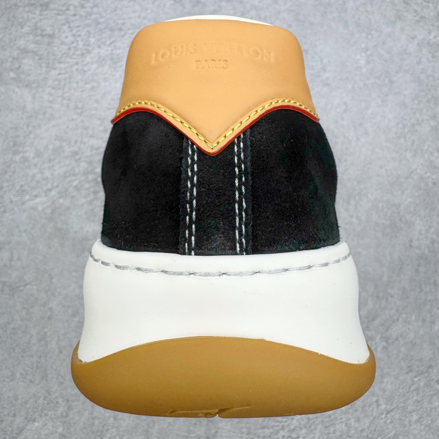 图片[8]-＃GD广顶 路易威登LOUIS VUITTON lv Tilted Low Sneakers 倾斜系列低帮复古休闲运动文化百搭板鞋 Louis Vuitton，法国路威酩轩集团-LVMH旗下品牌，著名奢侈品箱包和皮具品牌，百余年的传奇经典，全球时尚旅行艺术的精致象征。印有“LV”标志这一独特图案的交织字母帆布包，伴随着丰富的传奇色彩和雅典的设计而成为时尚之经典。延续至今，不论后来延伸出来的皮件、丝巾或手表、笔、服装，都是以崇尚精致、品质、舒适的“旅行哲学”，作为设计理念。尺码：39 40 41 42 43 44 45-选品中心
