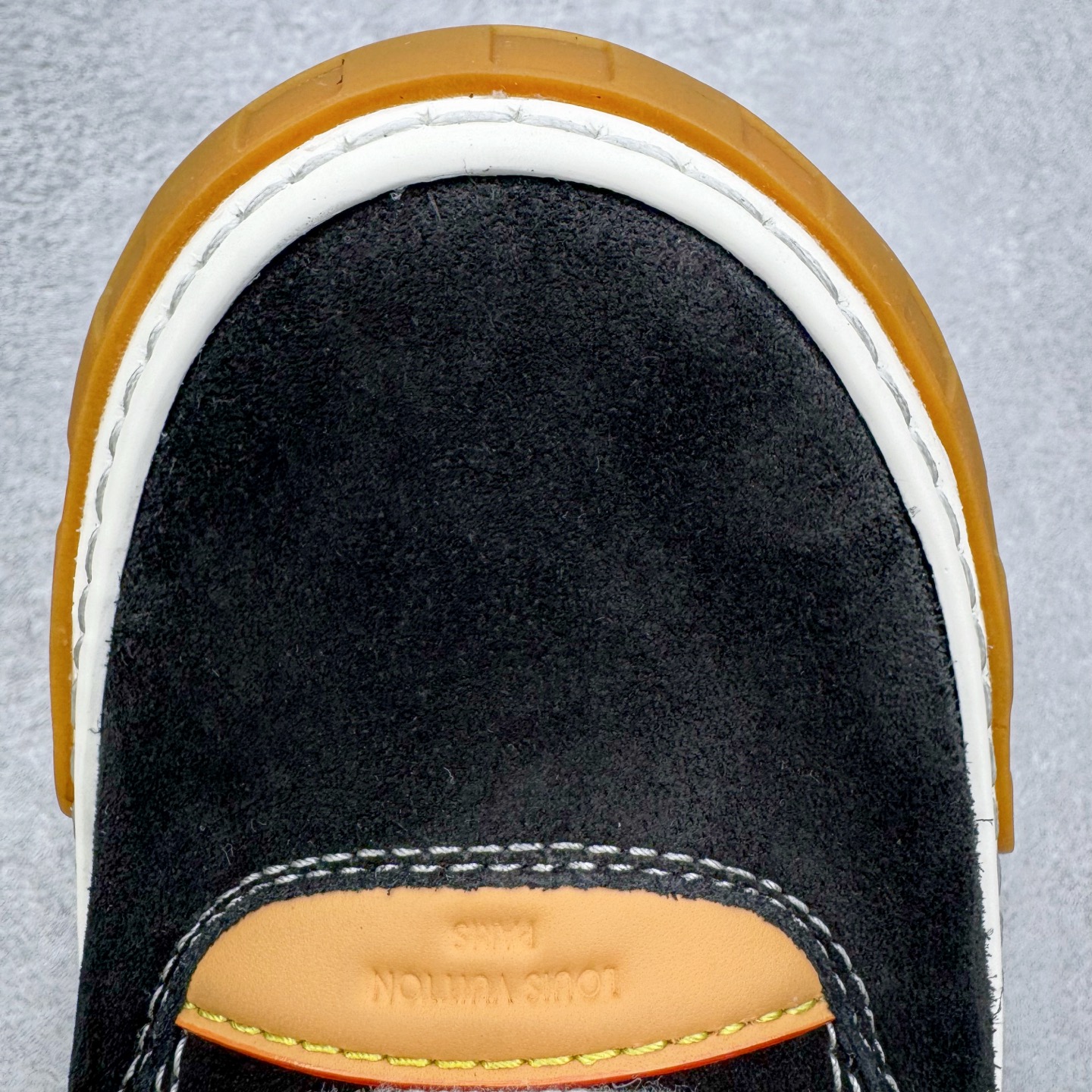 图片[14]-＃GD广顶 路易威登LOUIS VUITTON lv Tilted Low Sneakers 倾斜系列低帮复古休闲运动文化百搭板鞋 Louis Vuitton，法国路威酩轩集团-LVMH旗下品牌，著名奢侈品箱包和皮具品牌，百余年的传奇经典，全球时尚旅行艺术的精致象征。印有“LV”标志这一独特图案的交织字母帆布包，伴随着丰富的传奇色彩和雅典的设计而成为时尚之经典。延续至今，不论后来延伸出来的皮件、丝巾或手表、笔、服装，都是以崇尚精致、品质、舒适的“旅行哲学”，作为设计理念。尺码：39 40 41 42 43 44 45-选品中心