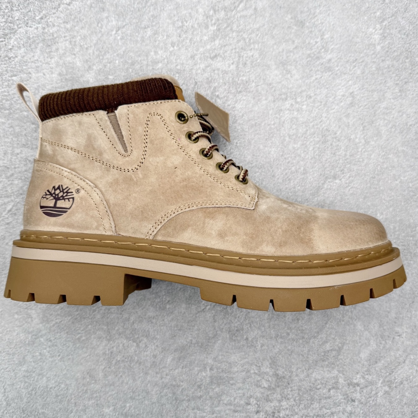 ＃福利特价 Timberland添柏岚/天伯伦户外中帮休闲大黄靴系列 广东大厂品质 原盒原包装 面料采用意大利🇮🇹顶级磨砂细纹牛皮 搭配防臭防腐真皮乳胶鞋垫 给您完美的穿着体验 质量考究耐穿 型男必备 专治不帅 高品质脚感一流 尺码：38 39 40 41 42 43 44（皮鞋码）-选品中心