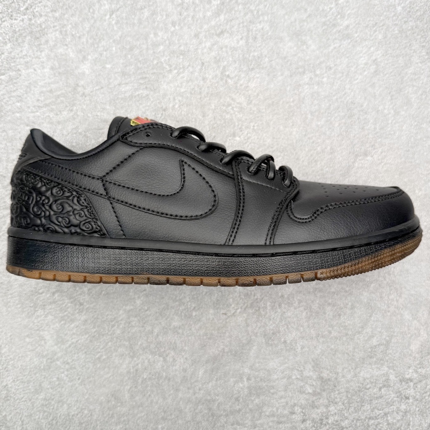 ＃K版 Air Jordan AJ1 Low 低帮 IO3147-001全新流水线出品 DT版本唯一平替选择 市场第二梯队最强版 全部原鞋开发 原楦原纸板开发 全鞋电脑针车 原厂内置全掌气垫 原盒内在原标 唯一Zp原版鞋带绑法 免检产品 全新2022版型 全头层皮料 完美零毛边处理 原厂配置全掌气垫 价格定位良心 几十个配色陆续出货 实拍调校N版已经零色差零失真 百分百还原实物色彩所见即所得 不存在货不对板色差等低级问题 选购参考实物拍摄 不混卖不参货 只用心做好货严格选品 承诺混一赔十 尺码：36 36.5 37.5 38 38.5 39 40 40.5 41 42 42.5 43 44 44.5 45-选品中心