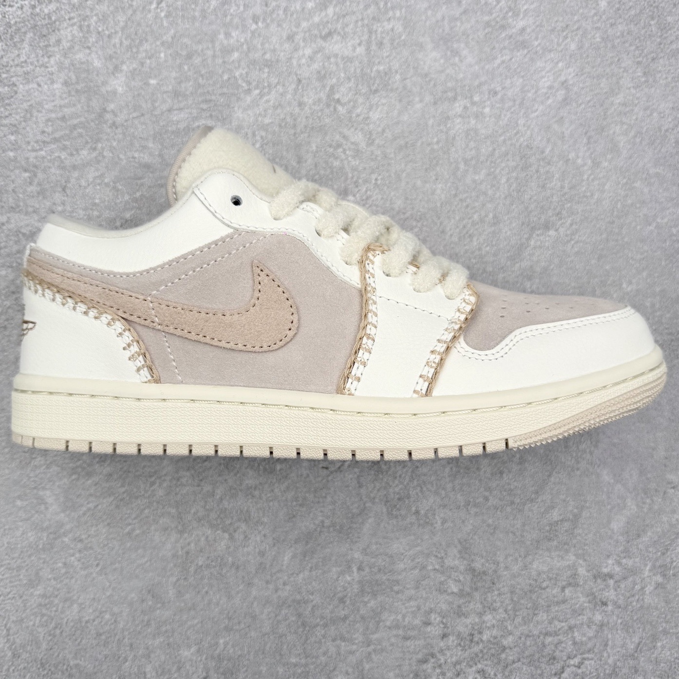 ＃DT纯原 Air Jordan AJ1 Low 低帮 HV4268-120 终端优势供应 市面中低帮最具代表性版本没有之一 口碑大厂出品 品控大底版型不断改良更新 全套原纸板楦头开发 确保原汁原味 完美呈现版型 完美零毛边处理 原厂内置全掌气垫 价格定位良心 平台专用代工流水线出品 一眼公司既视感 拿到手的一瞬间就与众不同 碾压市面所有版本 全部原鞋开发 每一个配色都会采购原鞋确认细节 打破市面看图做货无好货之说 尺码：35.5 36 36.5 37.5 38 38.5 39 40 40.5 41 42 42.5 43 44 44.5 45 46-选品中心