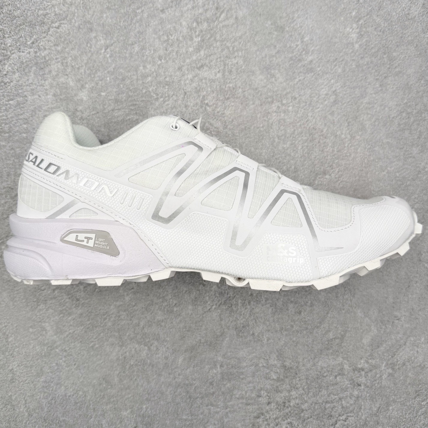 SALOMON 萨洛蒙 Speedcross 3 舒适轻盈减震包裹性支撑耐磨轻便低帮生活休闲鞋 男女同款 SALOMON诞生于1947年的法国阿尔卑斯山区，全球知名的户外运动品牌。一直致力于推动滑雪、越野跑等山地运动的发展及产品的进步。其产品设计致力于追求创新和发掘产品的性能极限，帮助喜欢自由的人在山地间不断挑战自我。实拍调校N版已经零色差零失真 百分百还原实物色彩所见即所得 不存在货不对板色差等低级问题 选购参考实物拍摄 不混卖不参货 只用心做好货严格选品 承诺混一赔十 尺码：36 36.5 37.5 38 38.5 39 40 40.5 41 42 42.5 43 44 44.5 45-选品中心