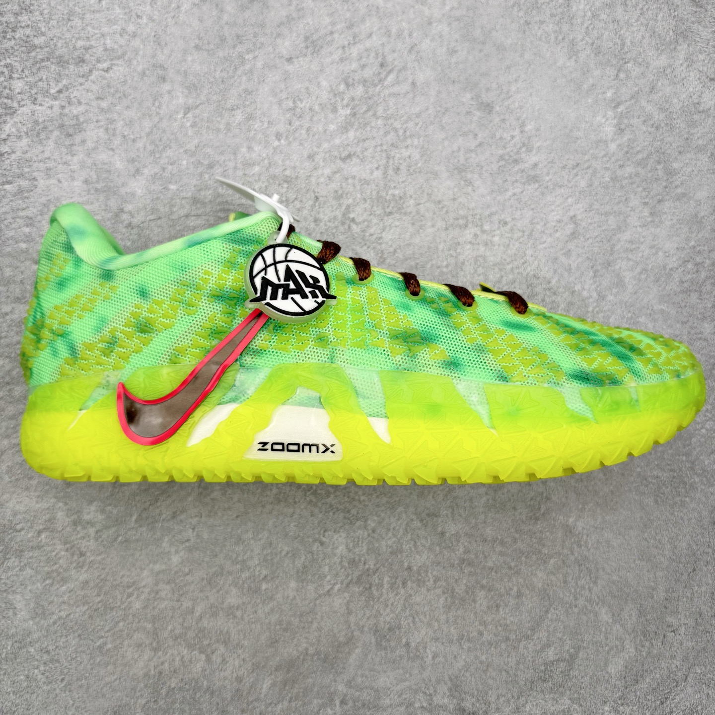 ＃灭世/Max NK Ja 3 Scratch EP 莫兰特三代柔软舒适防滑耐磨透气支撑轻便低帮篮球鞋 万圣节限定 HV9924-700 2024『压轴』后卫实战旗舰 圣枪腰王 重磅革新登场🌪 🔝历时5个月！全力打造 科比➕欧文系列 综合体 ！Pt实战体验天花板上限 再度提高🔝 ✅【顶配缓震】独家革新搭载 前掌5mm TURBO气垫 兼具贴地与缓震！（正品仅长方形小气垫）➕后掌大马蹄14mm厚 气垫 提高后掌缓震极限 （正品后掌无气垫） ✅【顶级抗扭】 搭载硬度65HC 发泡中底框架 ➕高强度中足抗扭片 革新升级 赛事级抗扭水平！独此一家 ✅【顶级支撑】鞋身侧向包裹 双层补强层 200斤以上选手 也可驾驭（正品仅一层）对比市场货品偷工减料 不可同日而语！ ✅气垫气压上脚即可感受！后掌鞋垫掀开可见气垫轮廓（谨防窜货） 鞋底止滑配方 无需磨合 原地起飞🛫 NK年度后卫旗舰 独家革新升级 『口碑源自专业 实力来源于专注』 真灭世纯原 切勿被市场仿冒吊牌挂羊头卖狗肉 尺码：39-46 正码正拍-选品中心