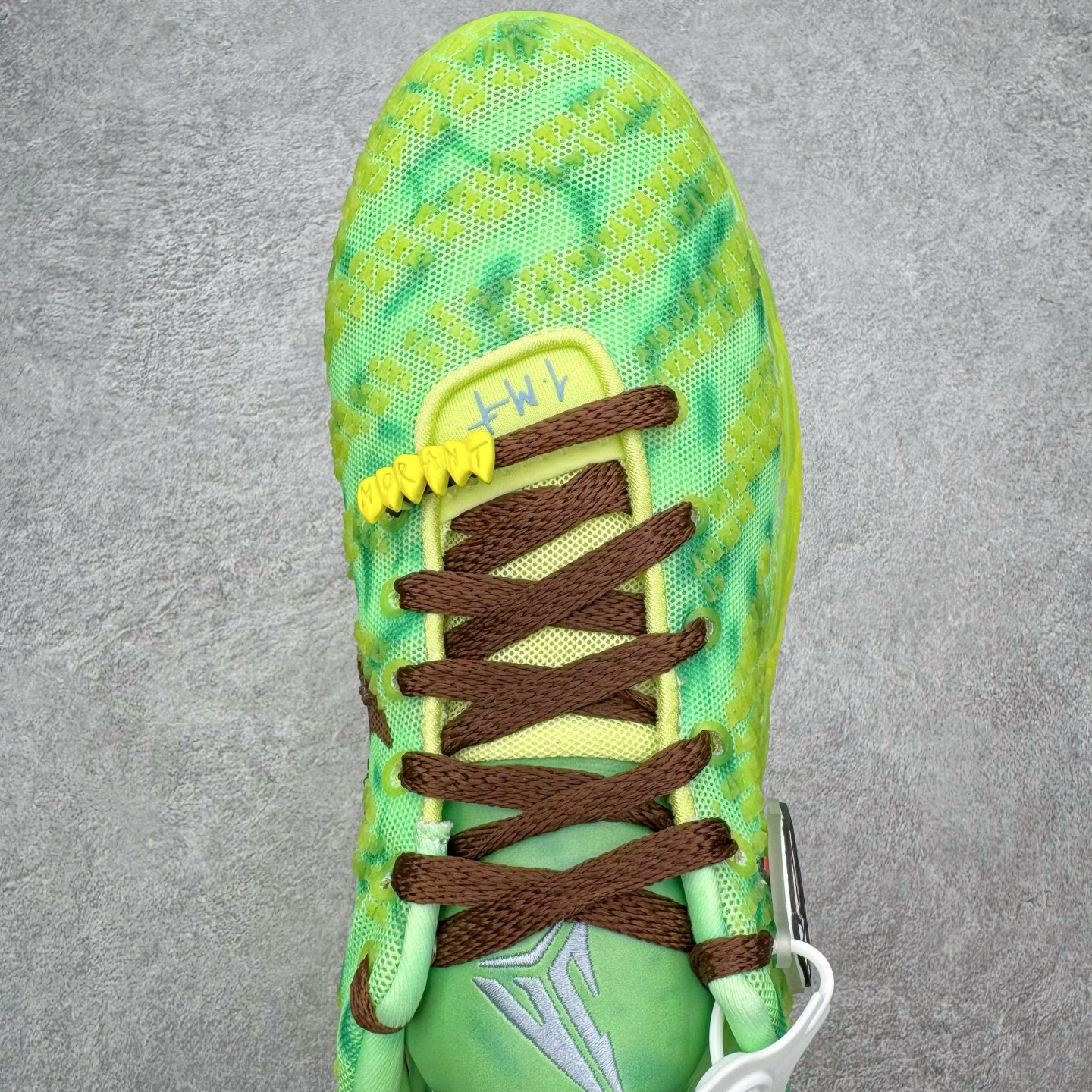 图片[4]-＃灭世/Max NK Ja 3 Scratch EP 莫兰特三代柔软舒适防滑耐磨透气支撑轻便低帮篮球鞋 万圣节限定 HV9924-700 2024『压轴』后卫实战旗舰 圣枪腰王 重磅革新登场🌪 🔝历时5个月！全力打造 科比➕欧文系列 综合体 ！Pt实战体验天花板上限 再度提高🔝 ✅【顶配缓震】独家革新搭载 前掌5mm TURBO气垫 兼具贴地与缓震！（正品仅长方形小气垫）➕后掌大马蹄14mm厚 气垫 提高后掌缓震极限 （正品后掌无气垫） ✅【顶级抗扭】 搭载硬度65HC 发泡中底框架 ➕高强度中足抗扭片 革新升级 赛事级抗扭水平！独此一家 ✅【顶级支撑】鞋身侧向包裹 双层补强层 200斤以上选手 也可驾驭（正品仅一层）对比市场货品偷工减料 不可同日而语！ ✅气垫气压上脚即可感受！后掌鞋垫掀开可见气垫轮廓（谨防窜货） 鞋底止滑配方 无需磨合 原地起飞🛫 NK年度后卫旗舰 独家革新升级 『口碑源自专业 实力来源于专注』 真灭世纯原 切勿被市场仿冒吊牌挂羊头卖狗肉 尺码：39-46 正码正拍-选品中心