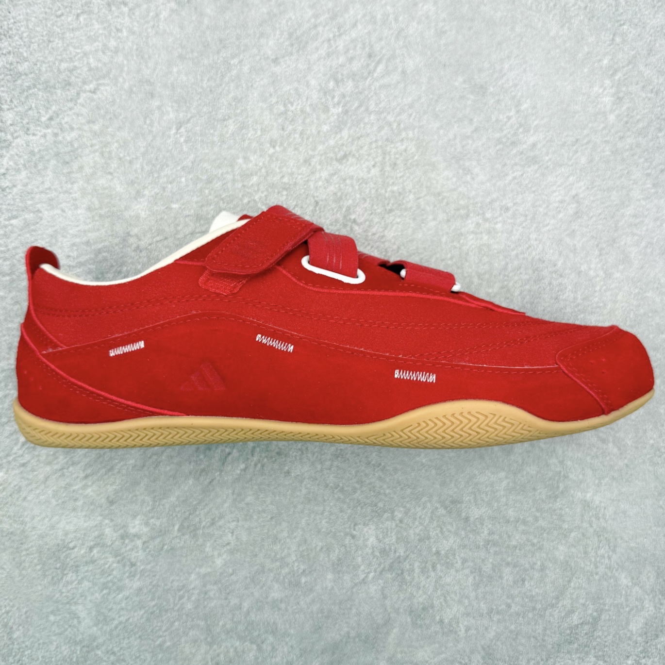 AD FOS URBAN REVERIE 舒适百搭 耐磨 低帮 生活休闲鞋 KJ0393 实拍调校N版已经零色差零失真 百分百还原实物色彩所见即所得 不存在货不对板色差等低级问题 选购参考实物拍摄 不混卖不参货 只用心做好货严格选品 承诺混一赔十 尺码：36 36.5 37.5 38 38.5 39 40 40.5 41 42 42.5 43 44 44.5 45-选品中心