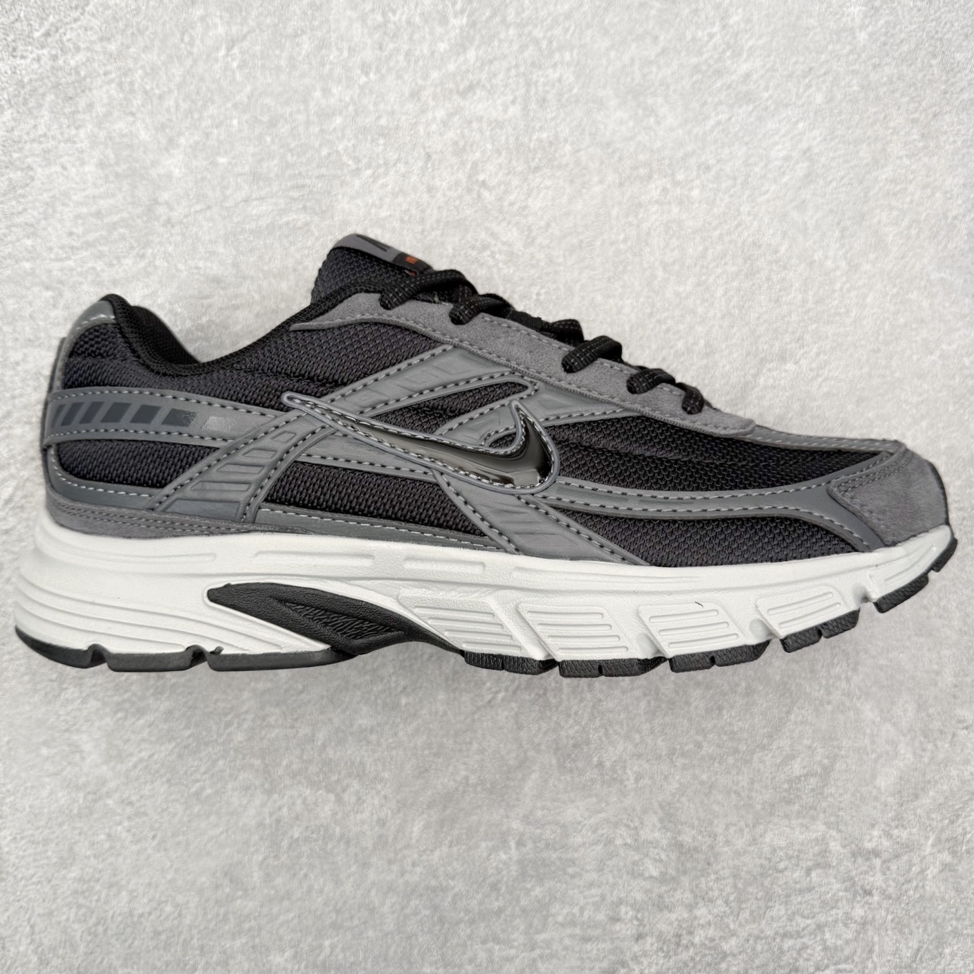 NK Initiator 创始者系列复古老爹鞋运动舒适复古网布合成革减震防滑耐磨低帮休闲跑步鞋 Ins爆火全新韩系古着风 回味经典 采用透气网眼鞋面和支撑覆盖层 自然运动设计的Phlyon中底用于缓冲 BRS 1000碳橡胶外底具有轻质柔韧性 牵引力和耐用性 尺码：36 36.5 37.5 38 38.5 39 40 40.5 41 42 42.5 43 44 45-选品中心