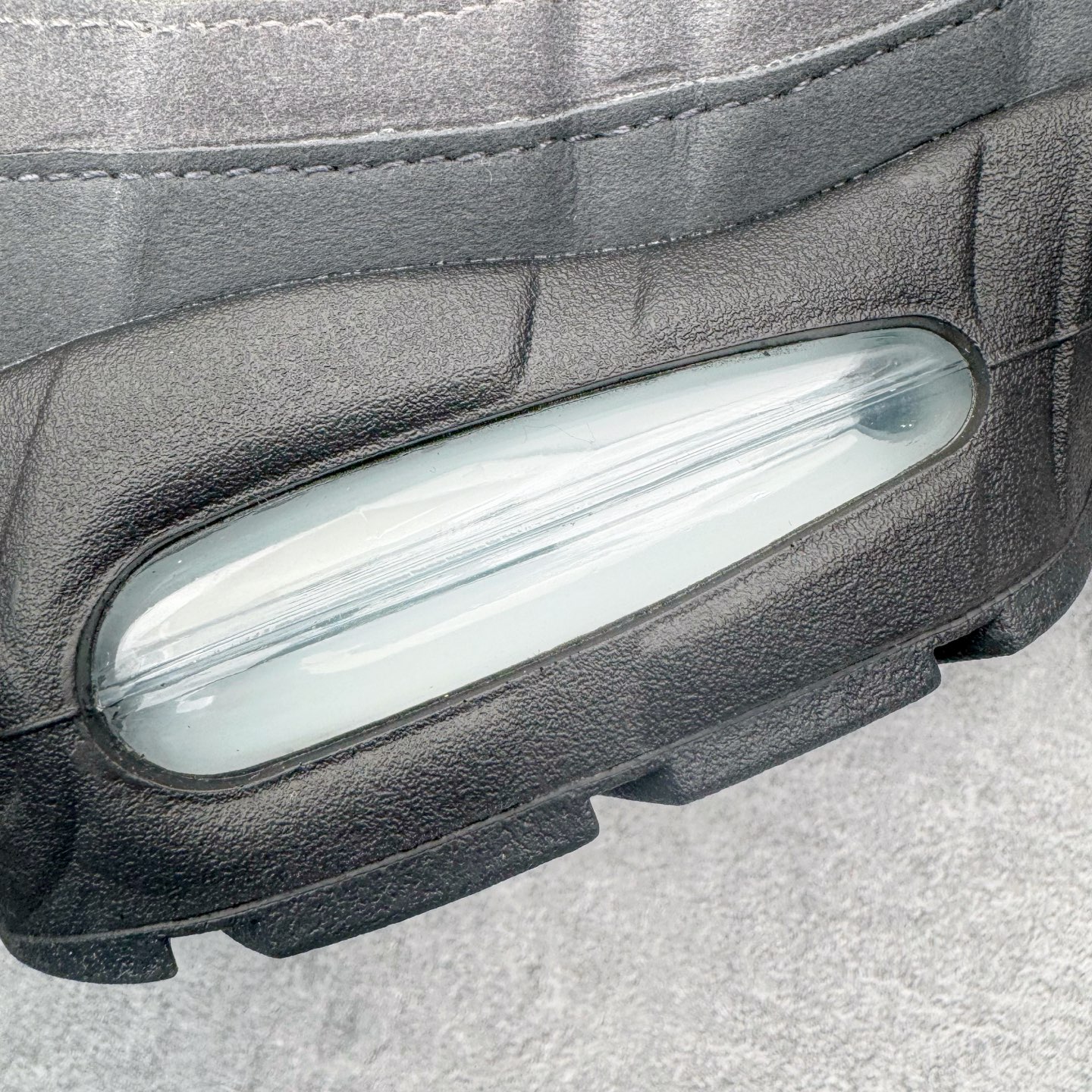 图片[12]-＃KZ神版 NK Air Max 95 OG 舒适百搭耐磨低帮气垫休闲跑步鞋 白灰 HJ5996-002 亲自操刀耗时半年开发 重金购买全套印尼原厂纸板楦头开发 2025官方主推系列 致敬诞生30周年的传奇鞋型 Air Max 95 系列再度重磅复刻归来 以全新配色续写光辉历史 更以现代手法重塑经典 将复古风格与前沿科技完美融合 一比一鞋头弧度高度鞋身弧度 东莞原厂模具大底 一码一模 原厂高韧性Tpu 独家供应45.5 48.5 原厂特供同批次皮料与Zp零色差 原厂特供内外标均可过绿X扫描认证 独家原装Big Bubble气垫 气垫体积更大 提供更强的缓震性能和回弹性 进口玻璃冲刀皮料裁剪零毛边 电脑针车工艺 鞋面不留荧光细节 平台可冲 超高鞋面清洁度 最高QC检验标准 控制溢胶瑕疵 每一双都是工艺品 实拍调校N版已经零色差零失真 百分百还原实物色彩所见即所得 不存在货不对板色差等低级问题 选购参考实物拍摄 不混卖不参货 只用心做好货严格选品 承诺混一赔十 尺码：35.5 36 36.5 37.5 38 38.5 39 40 40.5 41 42 42.5 43 44 44.5 45 45.5 46 47.5 48.5-选品中心