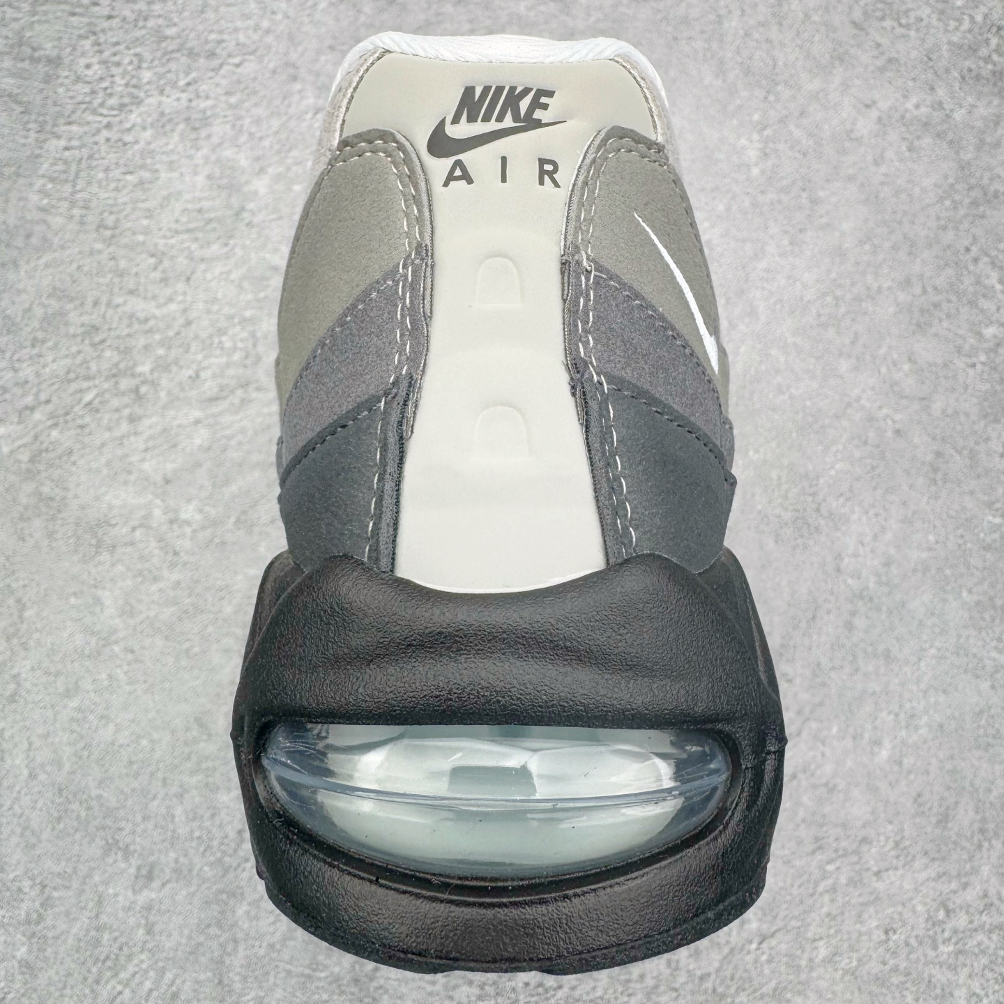 图片[8]-＃KZ神版 NK Air Max 95 OG 舒适百搭耐磨低帮气垫休闲跑步鞋 白灰 HJ5996-002 亲自操刀耗时半年开发 重金购买全套印尼原厂纸板楦头开发 2025官方主推系列 致敬诞生30周年的传奇鞋型 Air Max 95 系列再度重磅复刻归来 以全新配色续写光辉历史 更以现代手法重塑经典 将复古风格与前沿科技完美融合 一比一鞋头弧度高度鞋身弧度 东莞原厂模具大底 一码一模 原厂高韧性Tpu 独家供应45.5 48.5 原厂特供同批次皮料与Zp零色差 原厂特供内外标均可过绿X扫描认证 独家原装Big Bubble气垫 气垫体积更大 提供更强的缓震性能和回弹性 进口玻璃冲刀皮料裁剪零毛边 电脑针车工艺 鞋面不留荧光细节 平台可冲 超高鞋面清洁度 最高QC检验标准 控制溢胶瑕疵 每一双都是工艺品 实拍调校N版已经零色差零失真 百分百还原实物色彩所见即所得 不存在货不对板色差等低级问题 选购参考实物拍摄 不混卖不参货 只用心做好货严格选品 承诺混一赔十 尺码：35.5 36 36.5 37.5 38 38.5 39 40 40.5 41 42 42.5 43 44 44.5 45 45.5 46 47.5 48.5-选品中心